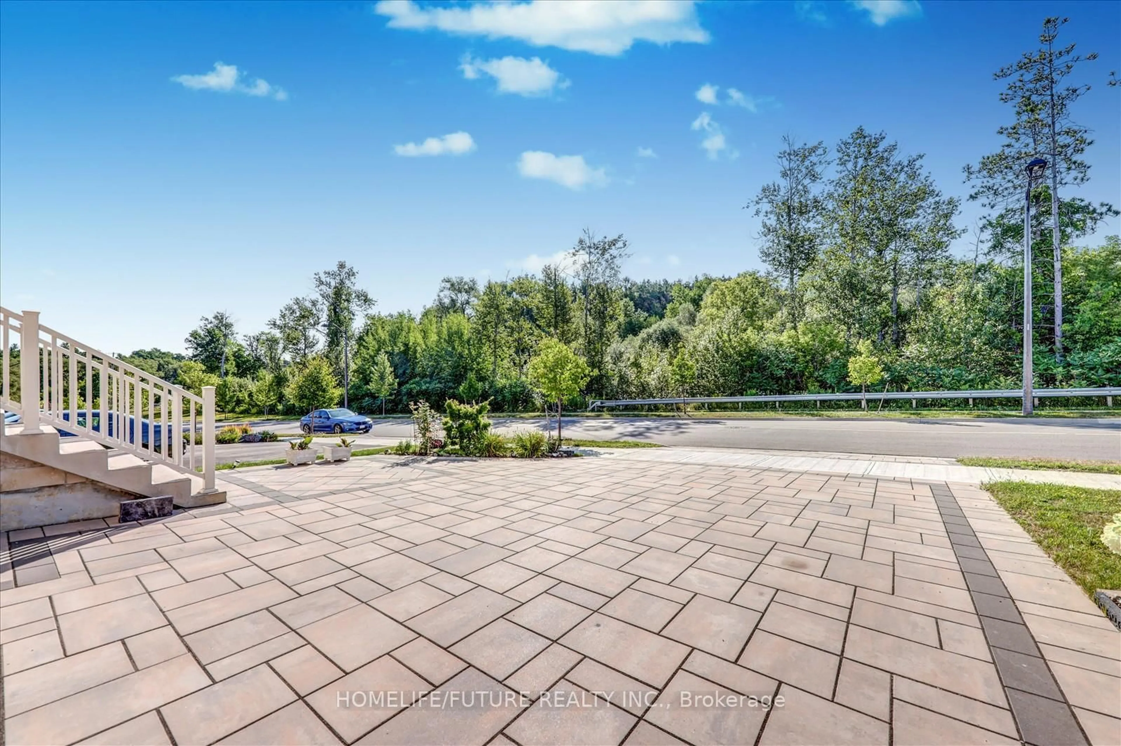 Patio, water/lake/river/ocean view for 104 Holland Vista St, East Gwillimbury Ontario L9N 0T4