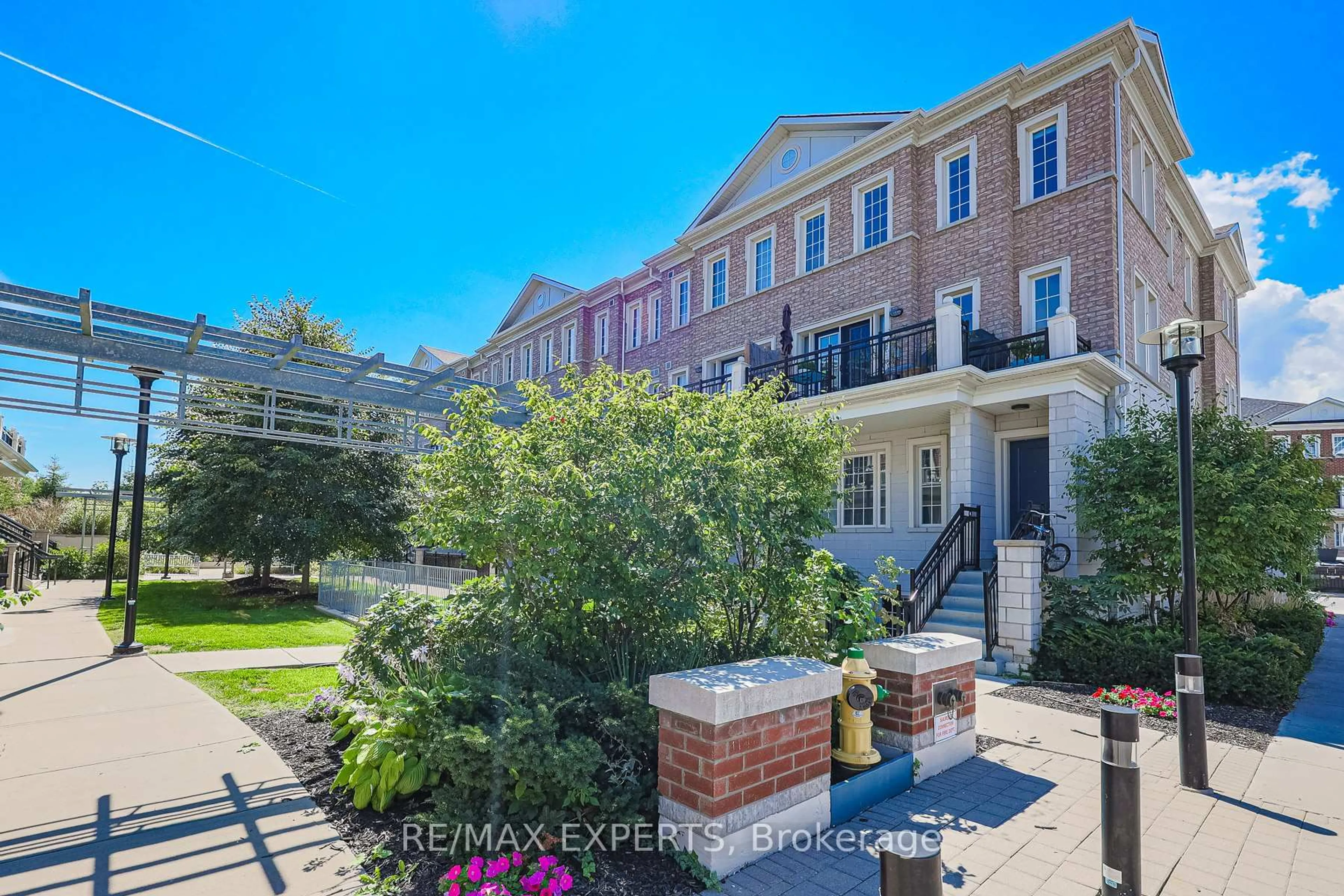 A pic from outside/outdoor area/front of a property/back of a property/a pic from drone, street for 26 Bruce St #B11, Vaughan Ontario L4L 0H4