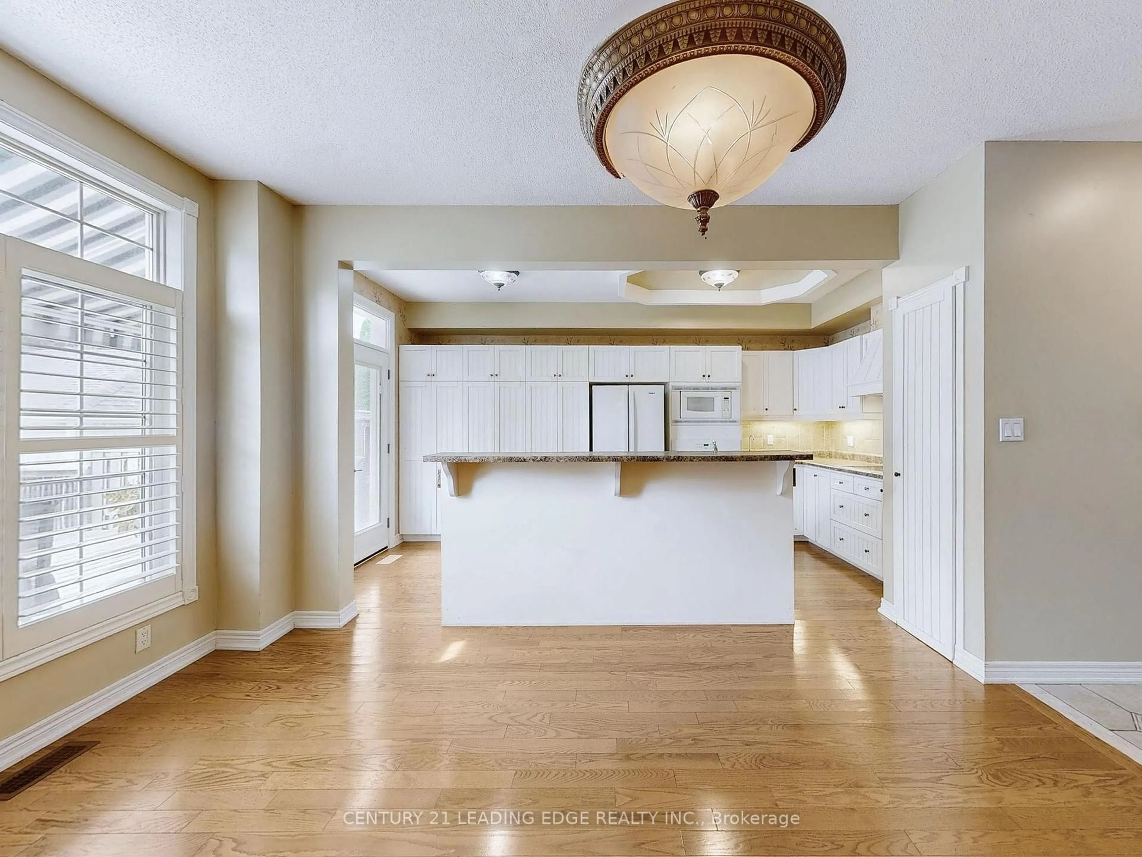 Open concept kitchen, unknown for 977 Lake Dr, Georgina Ontario L0E 1L0