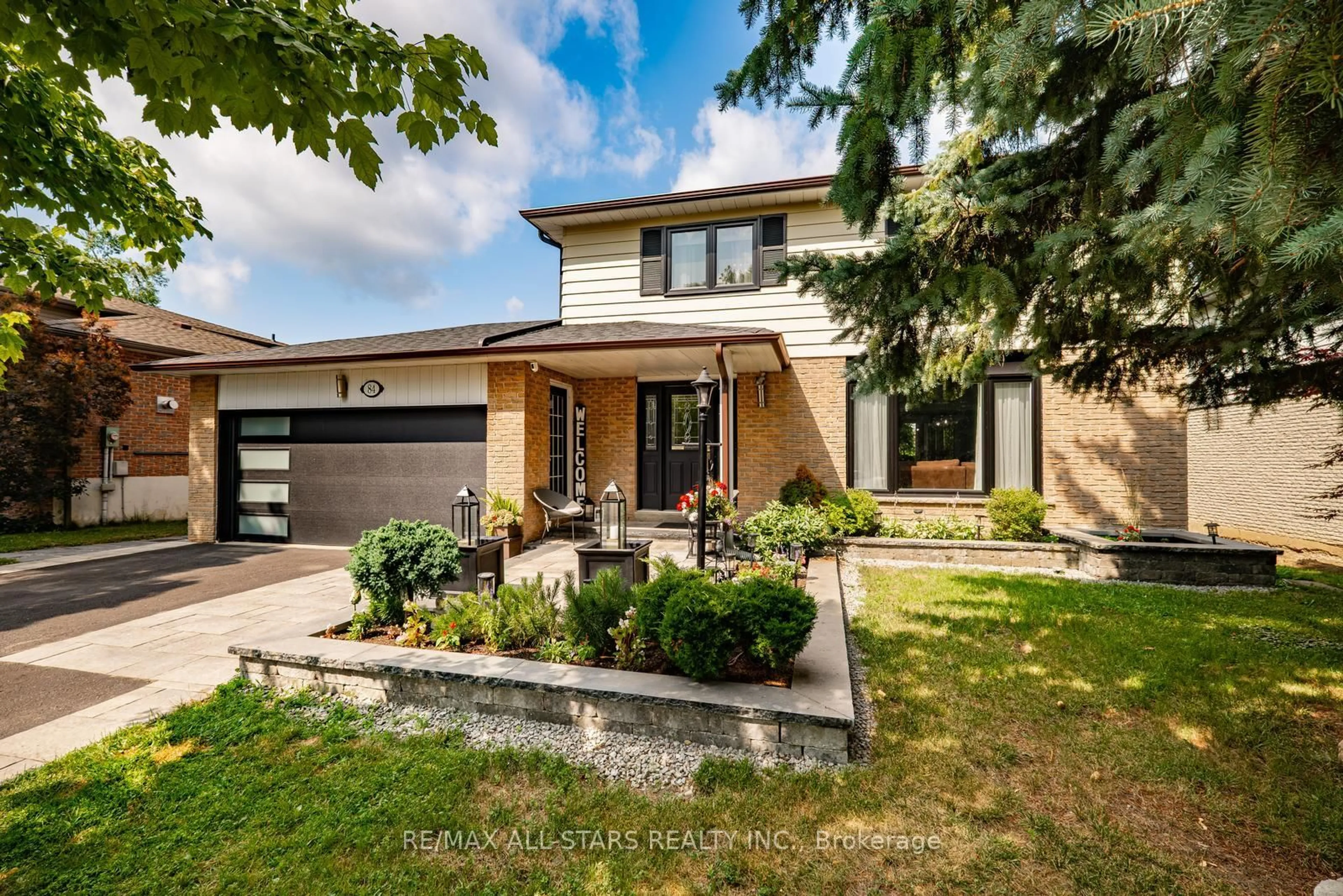 Home with brick exterior material, street for 84 Thicketwood Blvd, Whitchurch-Stouffville Ontario L4A 4K6