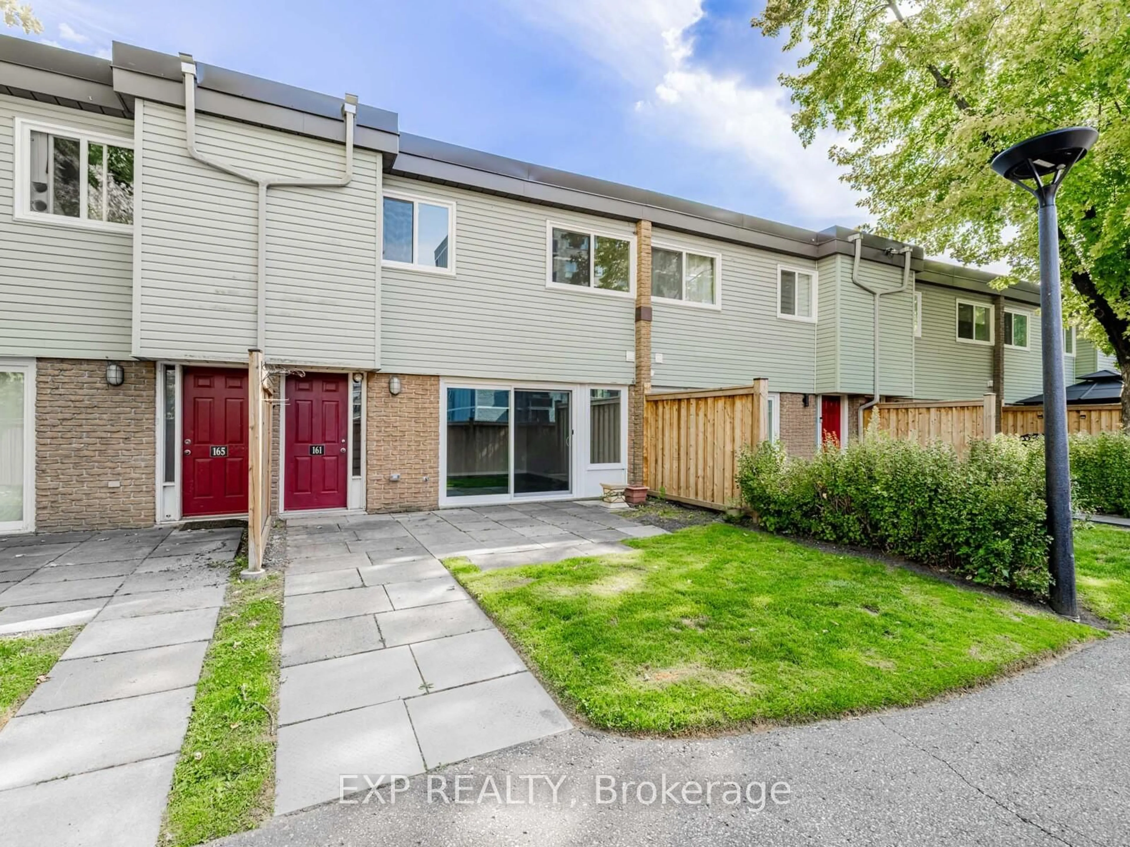 A pic from outside/outdoor area/front of a property/back of a property/a pic from drone, street for 161 Milestone Cres, Aurora Ontario L4G 3M2