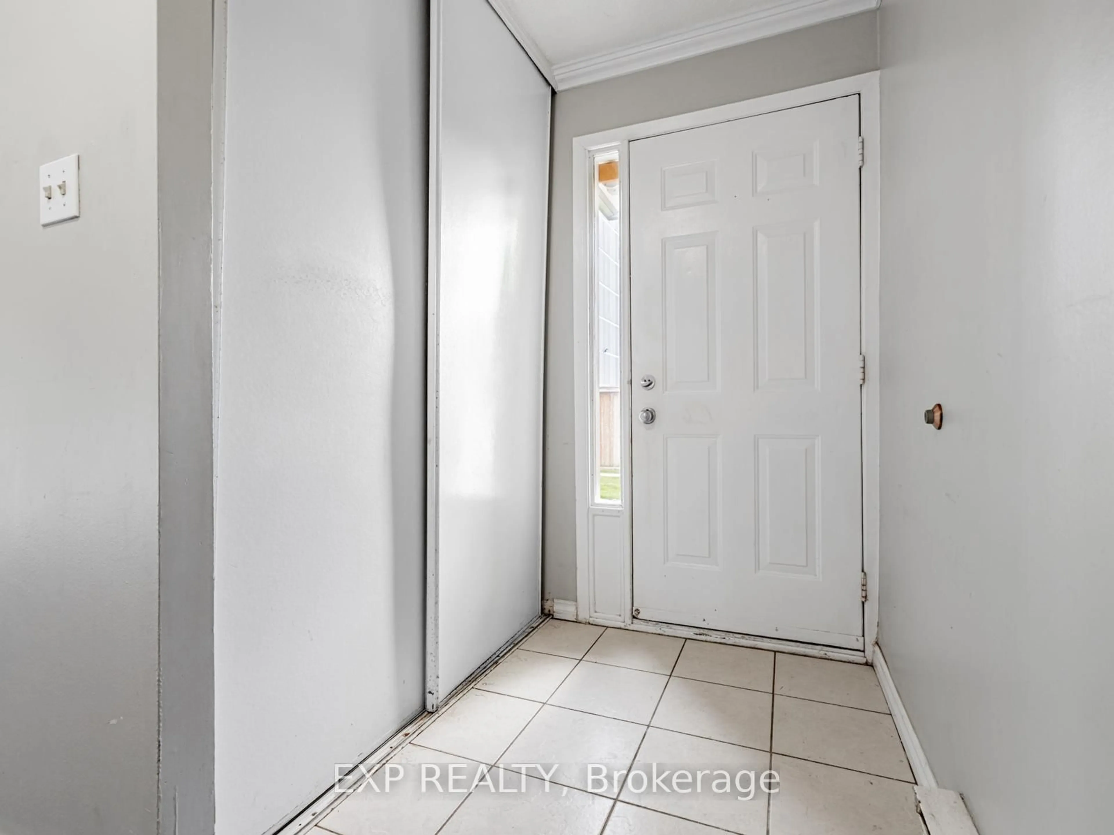 Indoor entryway for 161 Milestone Cres, Aurora Ontario L4G 3M2