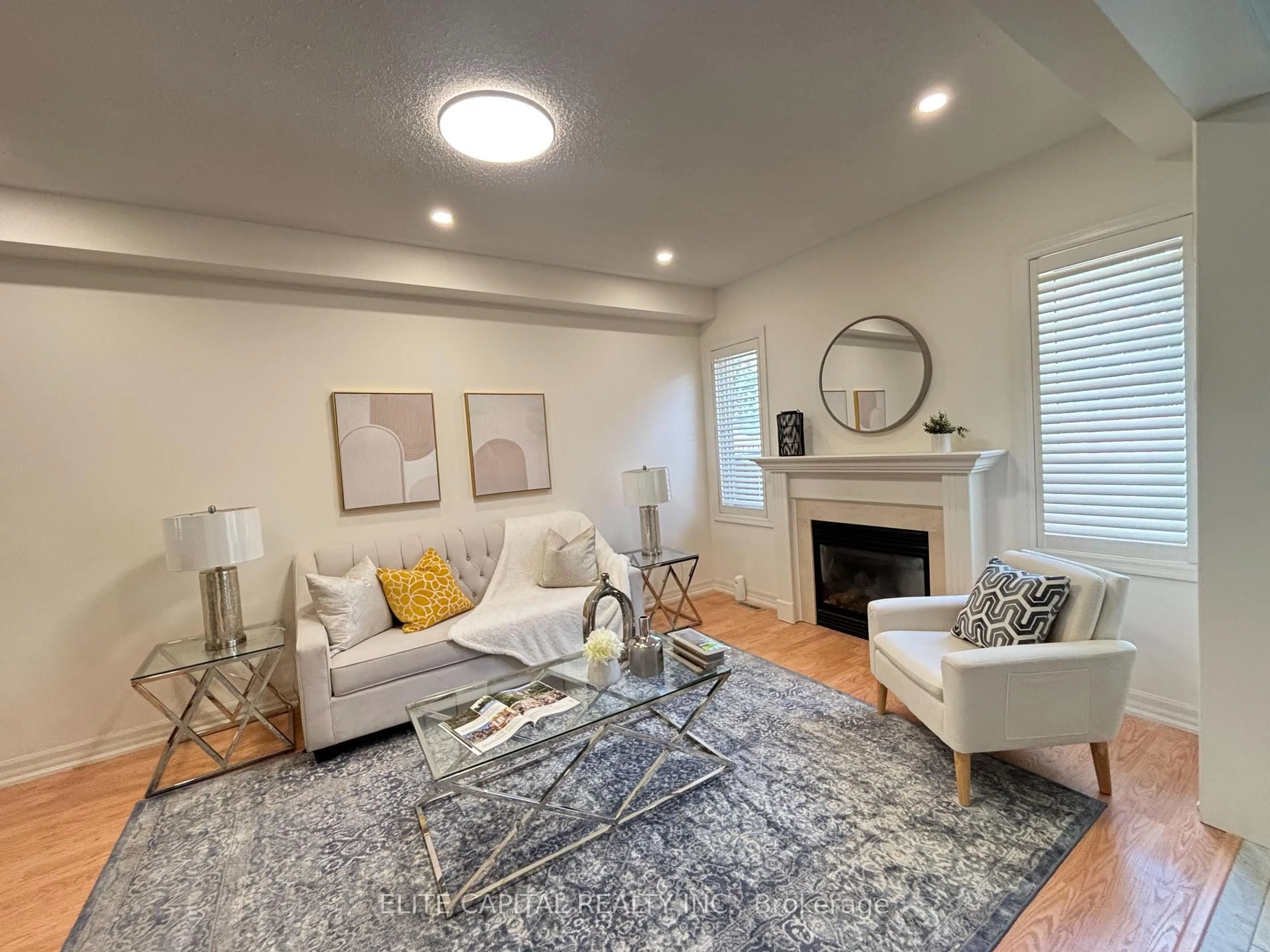Living room with furniture, unknown for 10 Ken Wagg Cres, Whitchurch-Stouffville Ontario L4A 0J8