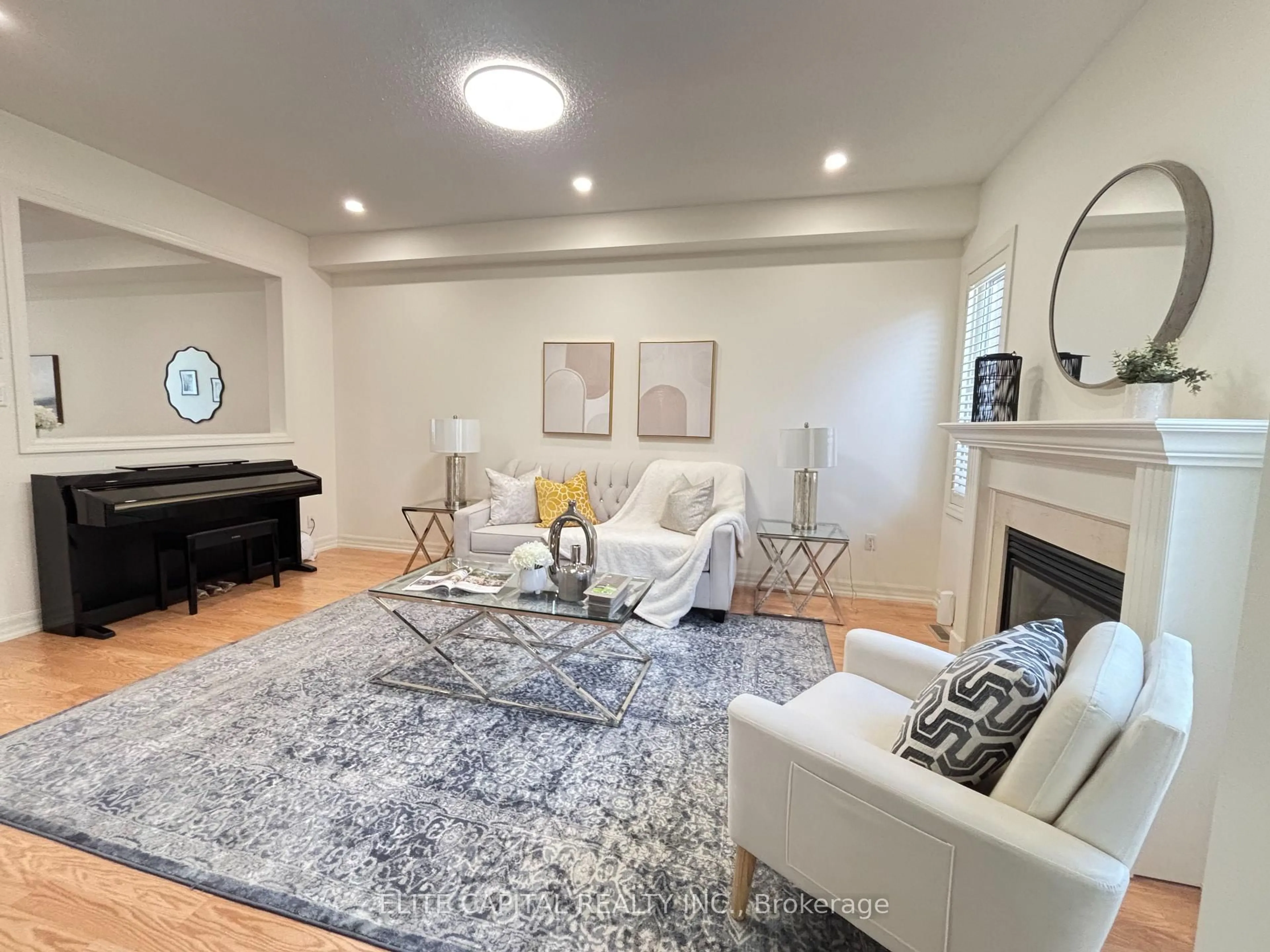 Living room with furniture, unknown for 10 Ken Wagg Cres, Whitchurch-Stouffville Ontario L4A 0J8