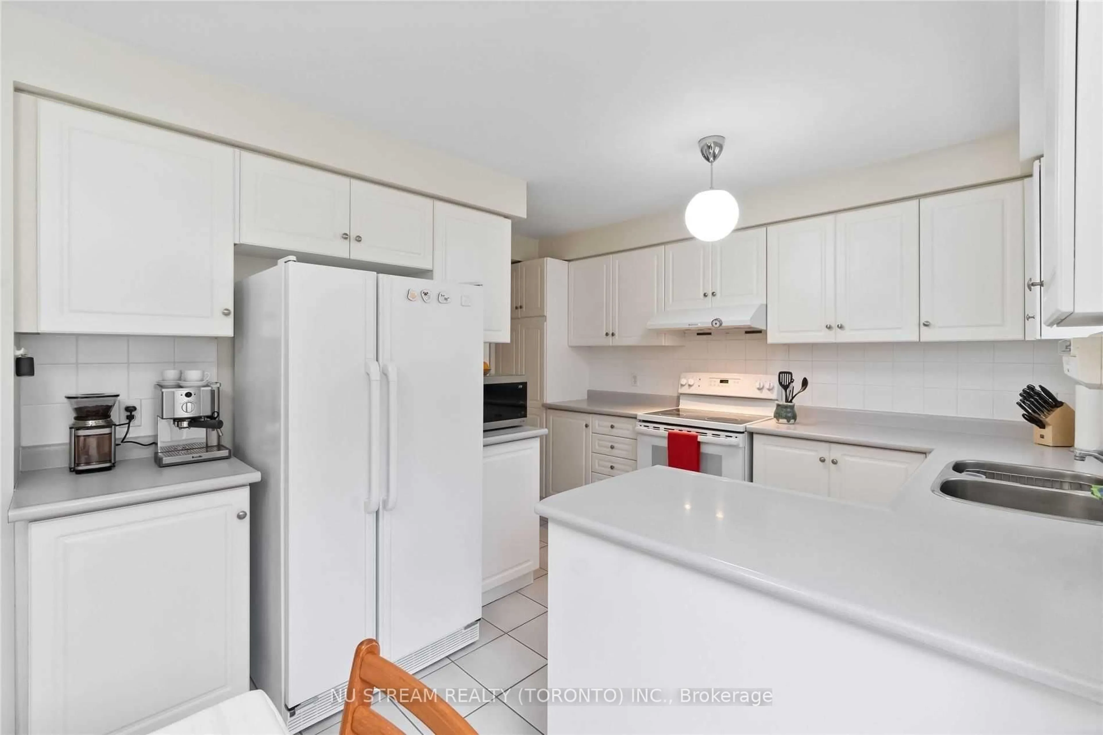 Standard kitchen, unknown for 40 Primrose Path Cres, Markham Ontario L3S 4A9