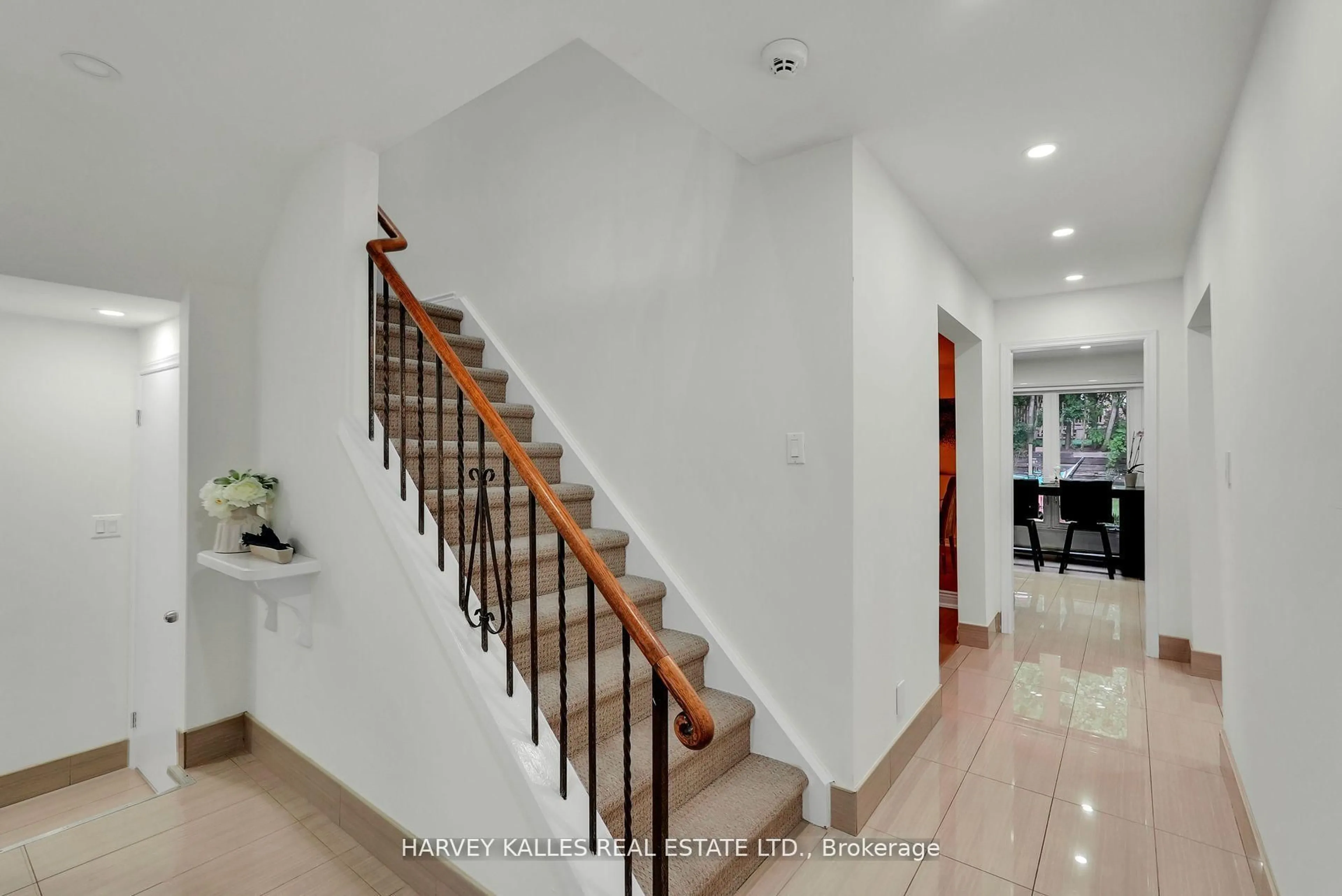 Indoor foyer for 36 Aberfeldy Cres, Markham Ontario L3T 4C2