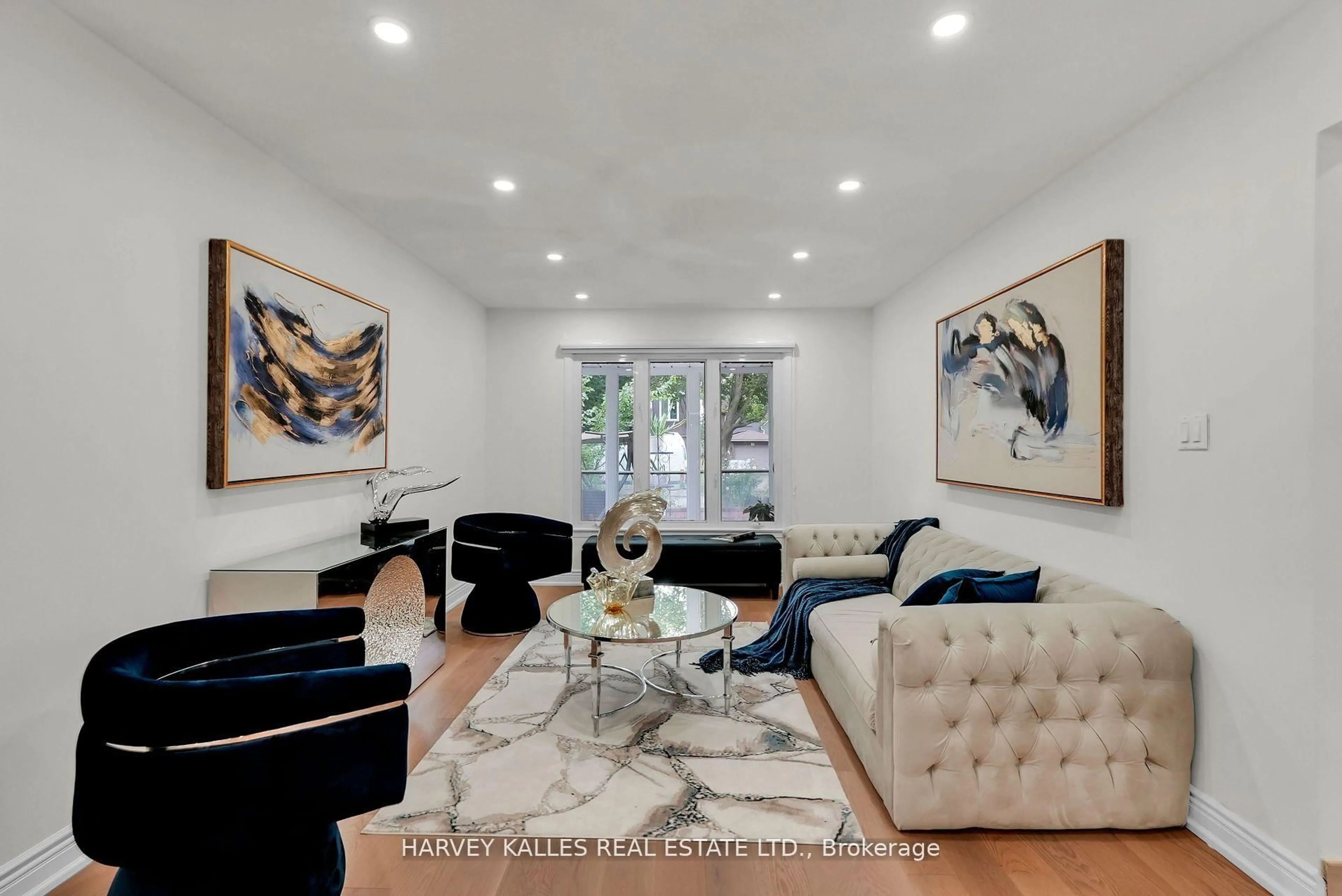 Living room with furniture, unknown for 36 Aberfeldy Cres, Markham Ontario L3T 4C2