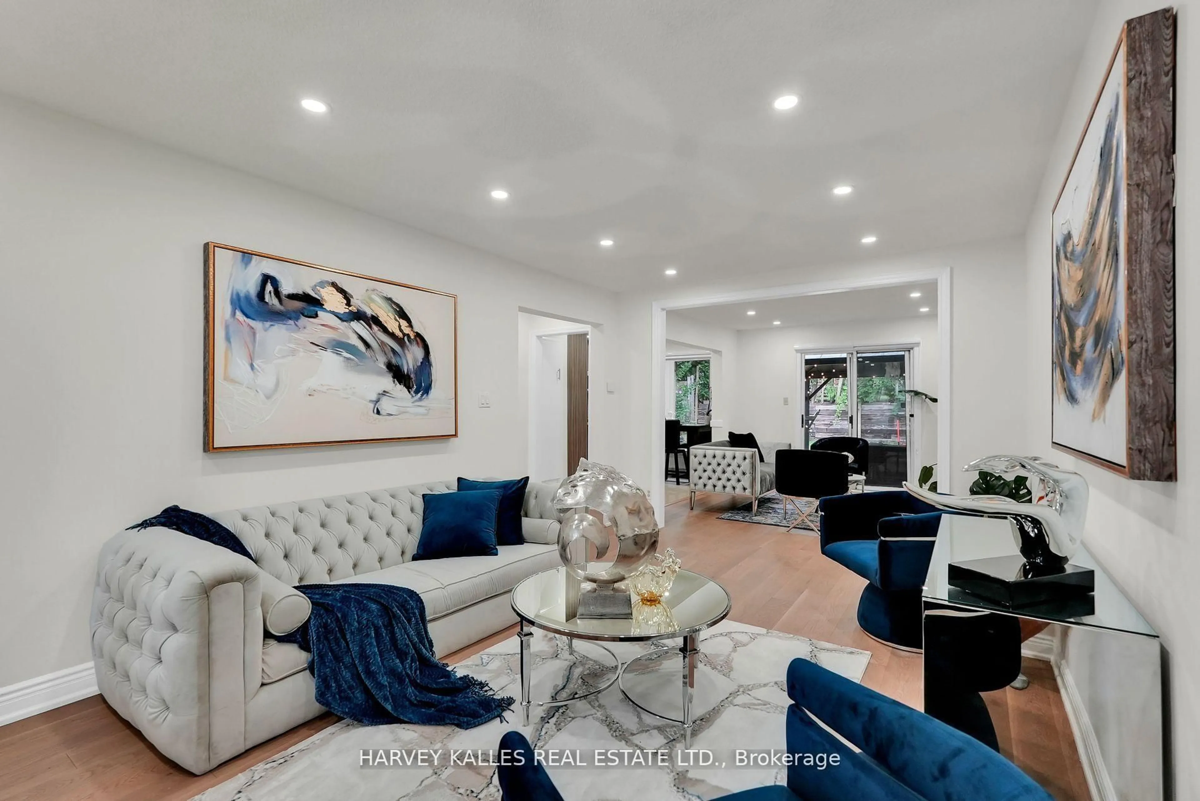 Living room with furniture, ceramic/tile floor for 36 Aberfeldy Cres, Markham Ontario L3T 4C2