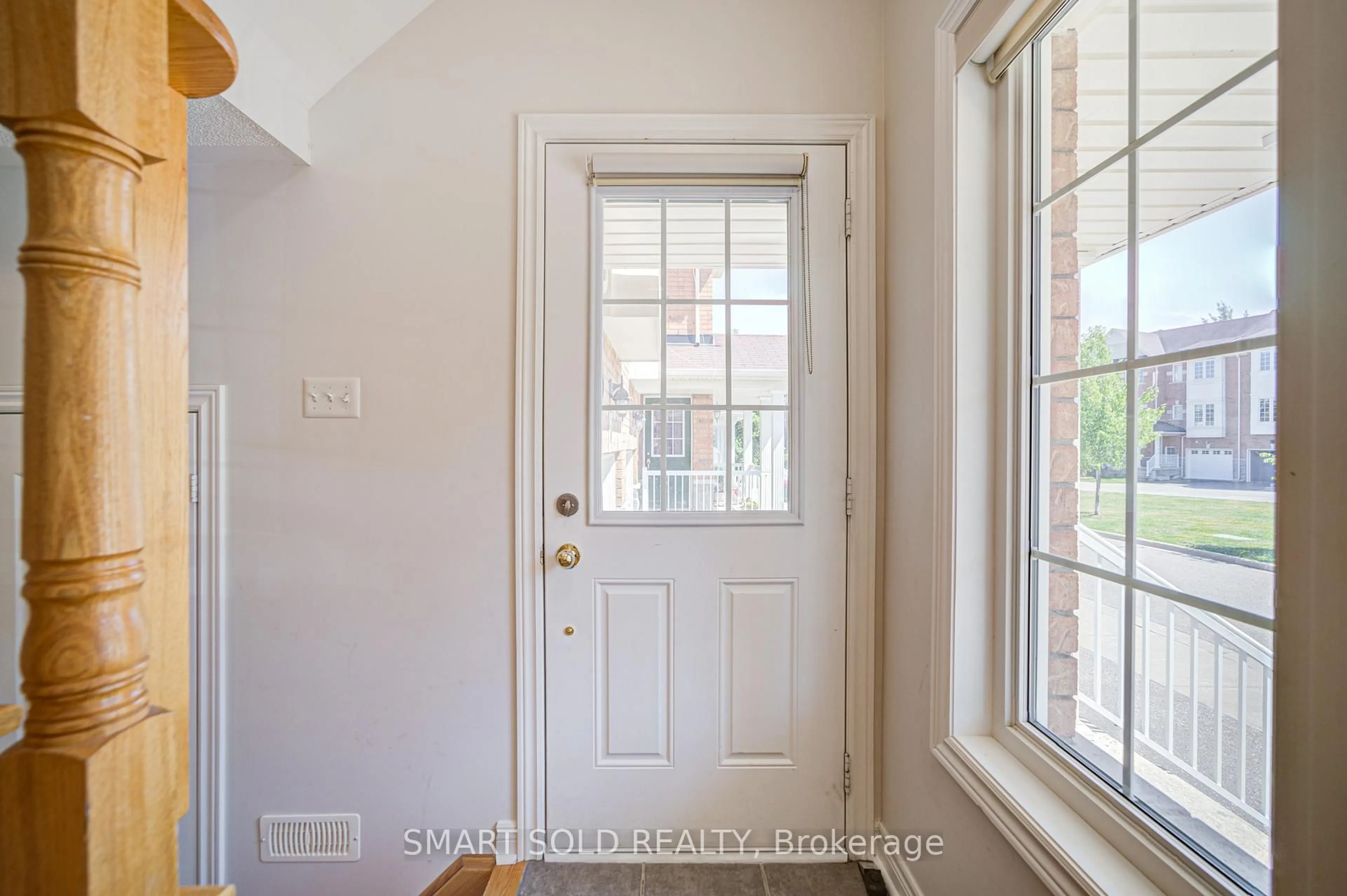Indoor entryway for 50-15 Old Colony Rd, Richmond Hill Ontario L4E 4L5