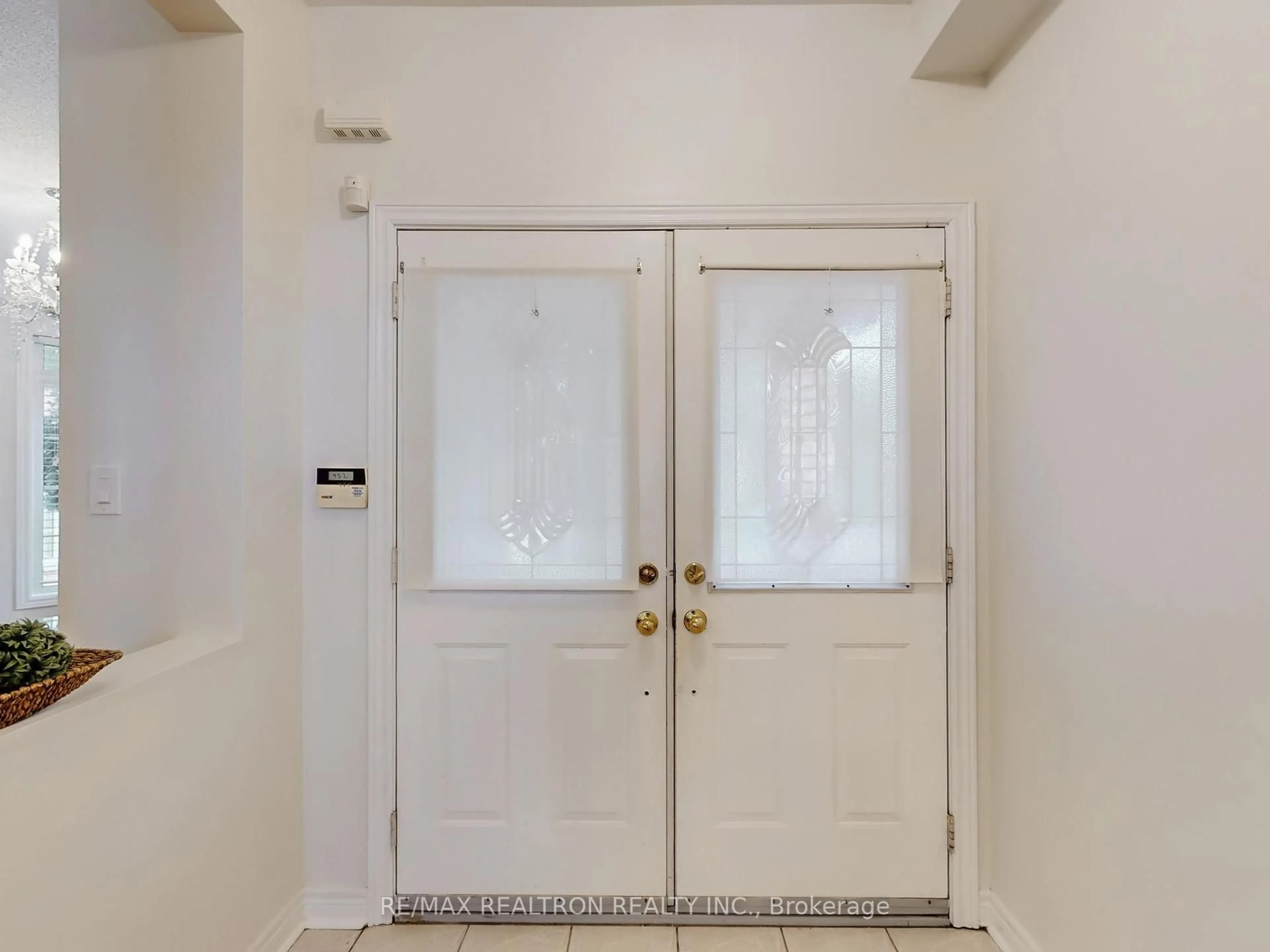 Indoor entryway for 6 Rouge Fairway St, Markham Ontario L3S 4H5