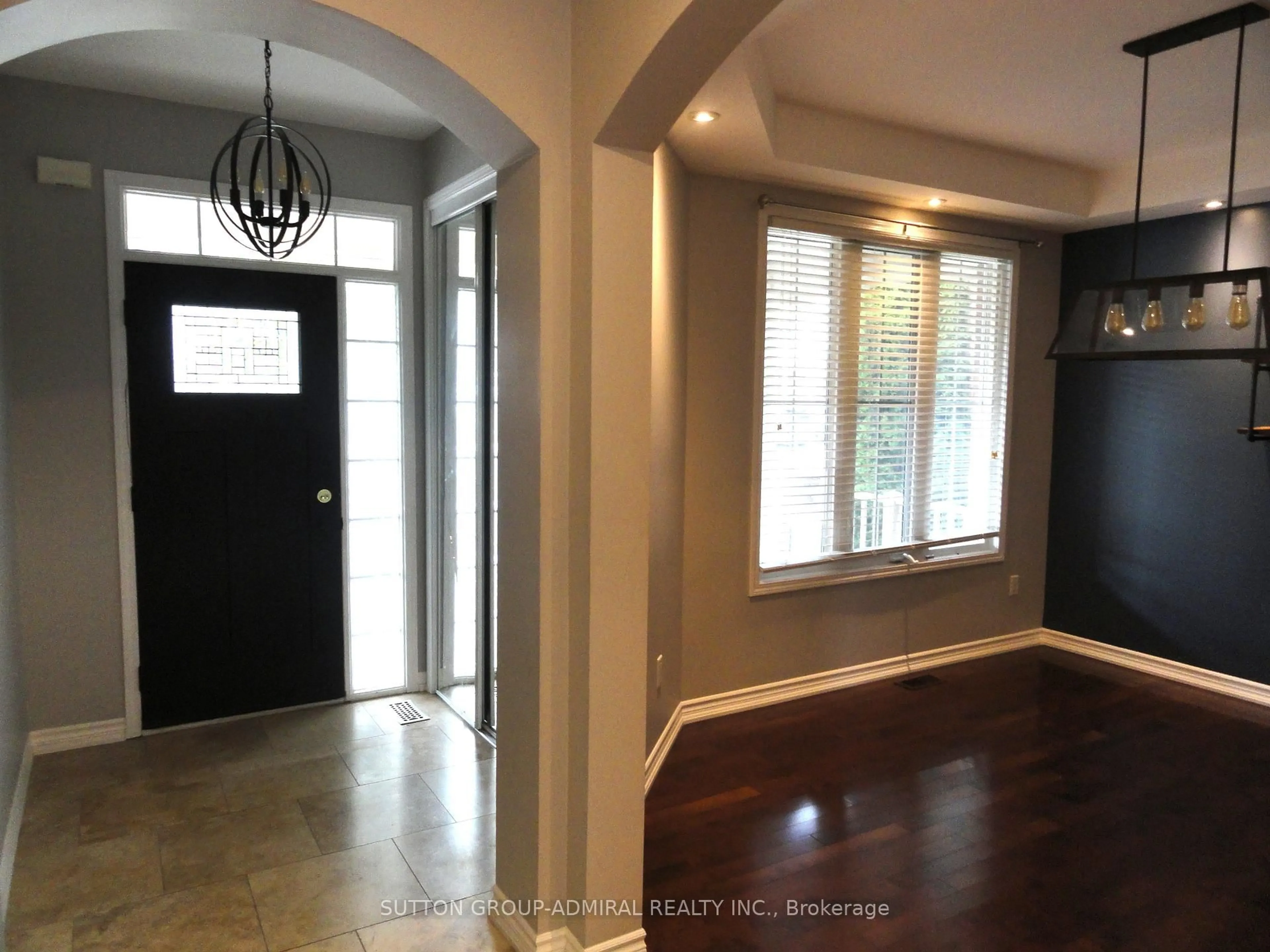 Indoor entryway for 25 Cliff Gunn Rd, Newmarket Ontario L3X 3J8