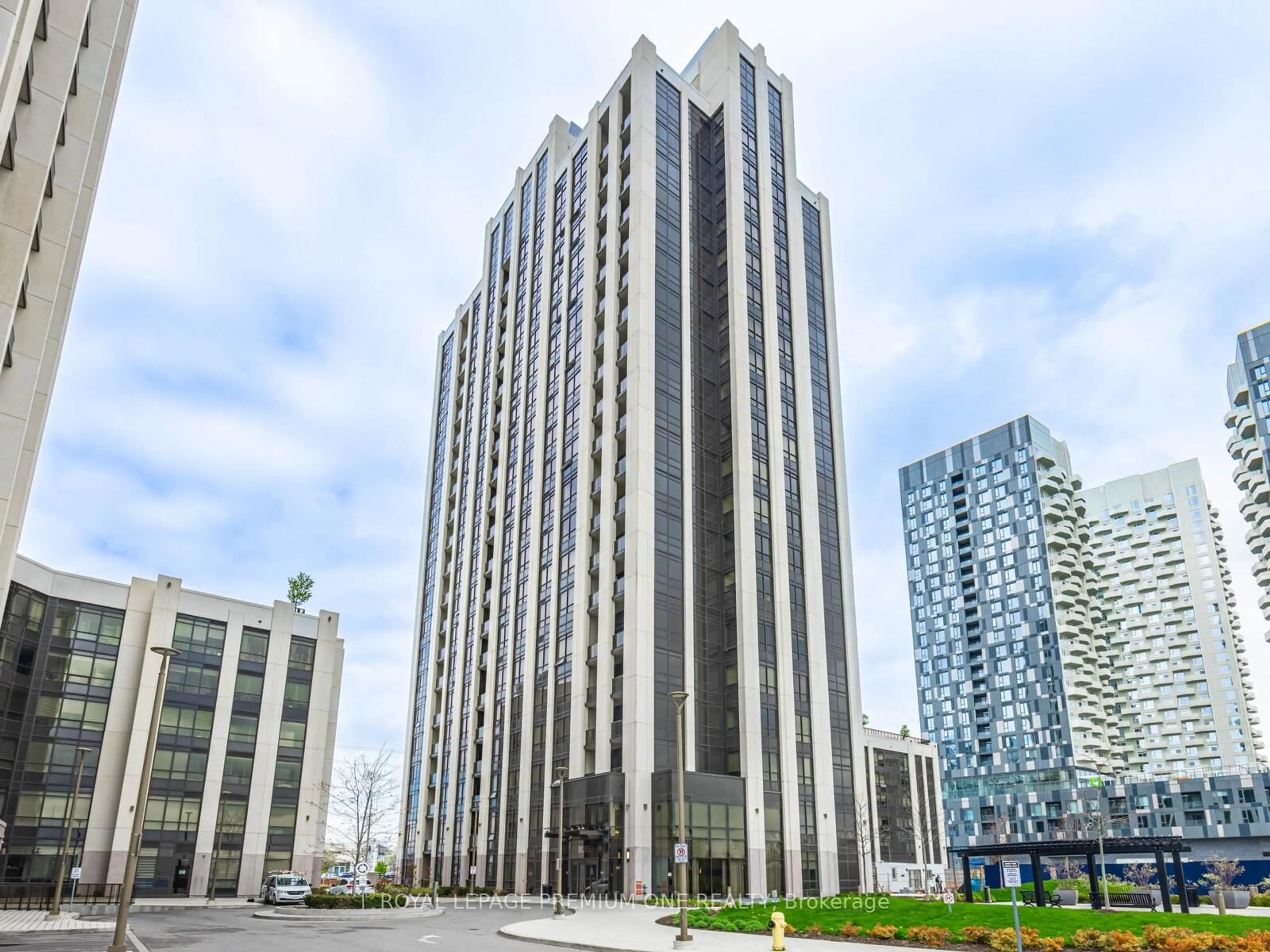 Indoor foyer for 9085 Jane St #310, Vaughan Ontario L4K 0L8