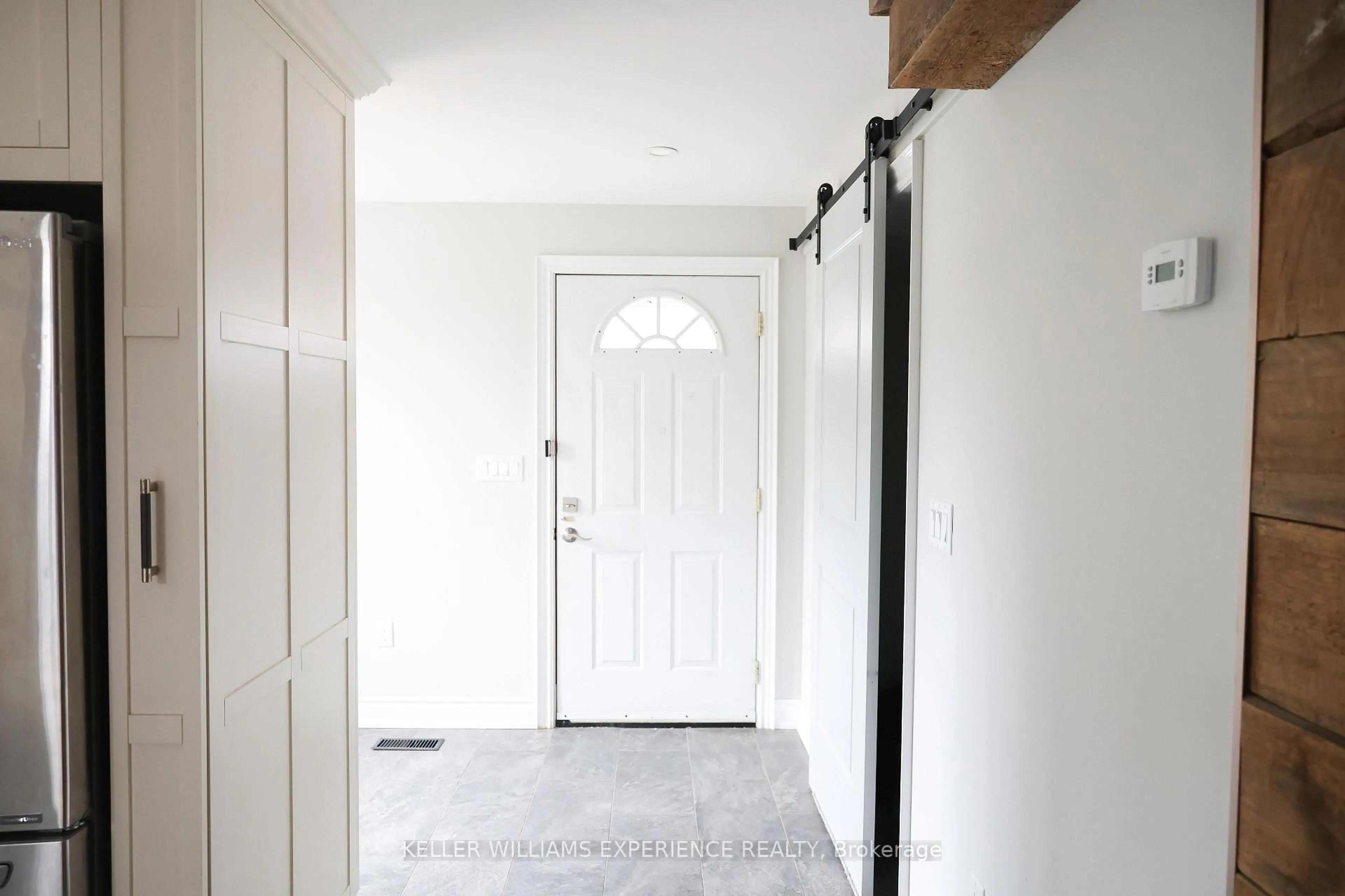 Indoor entryway for 2233 4th Line, Innisfil Ontario L0L 1K0