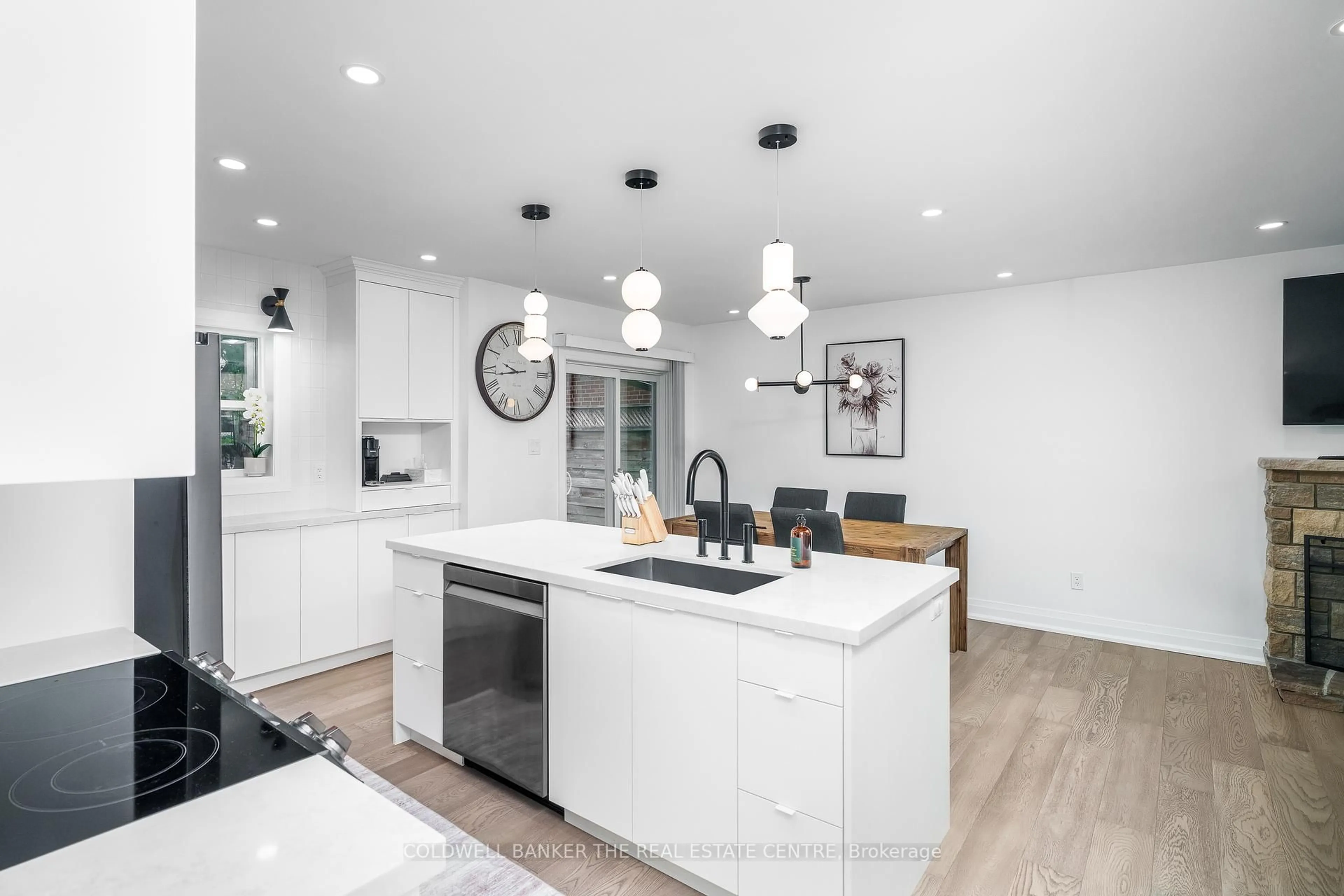 Open concept kitchen, unknown for 272 Avenue Rd, Newmarket Ontario L3Y 1P1