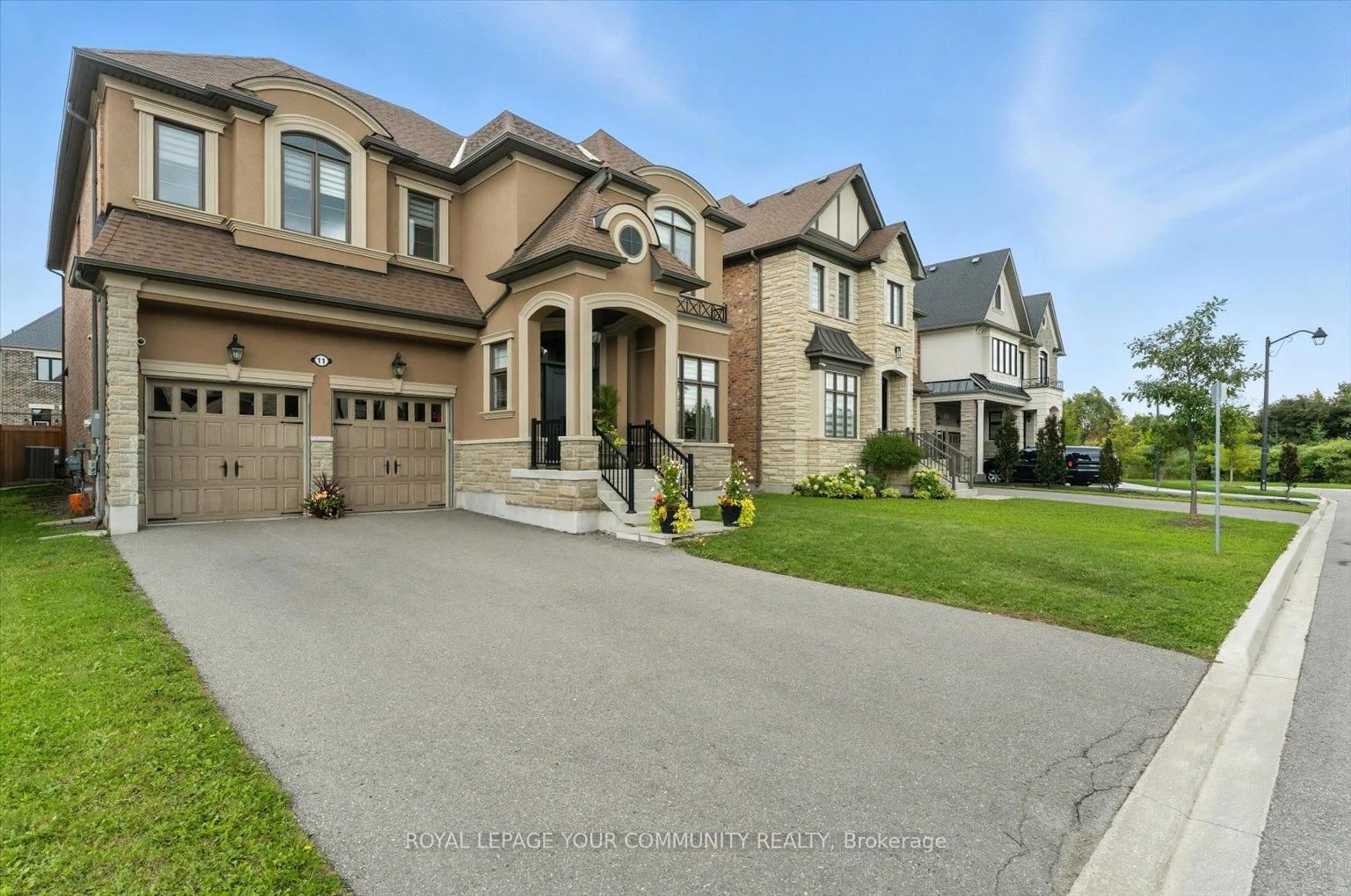 Unknown for 11 Cairns Gate, King Ontario L7B 0P5