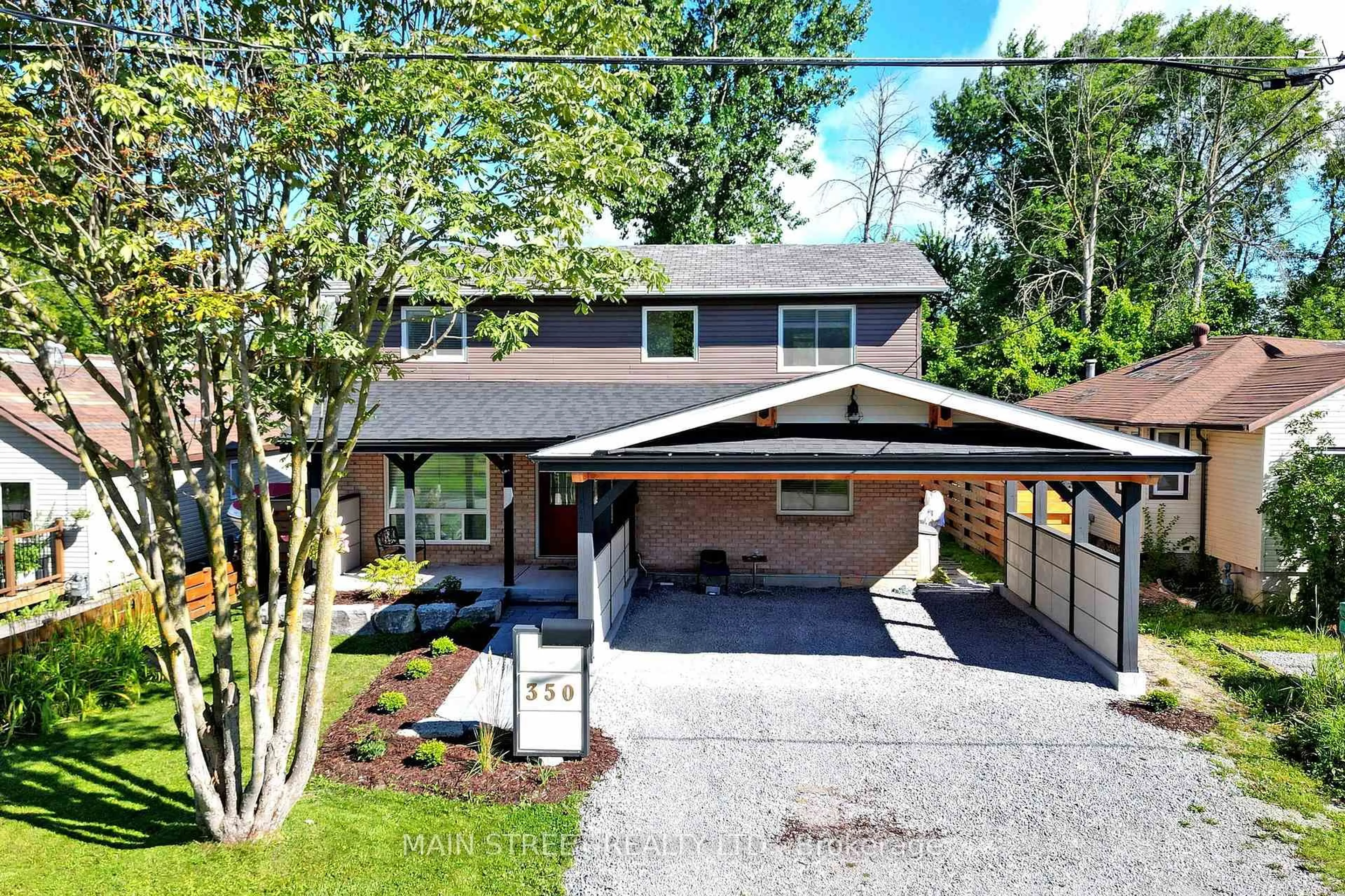 A pic from outside/outdoor area/front of a property/back of a property/a pic from drone, street for 350 Miami Dr, Georgina Ontario L4P 2Z7