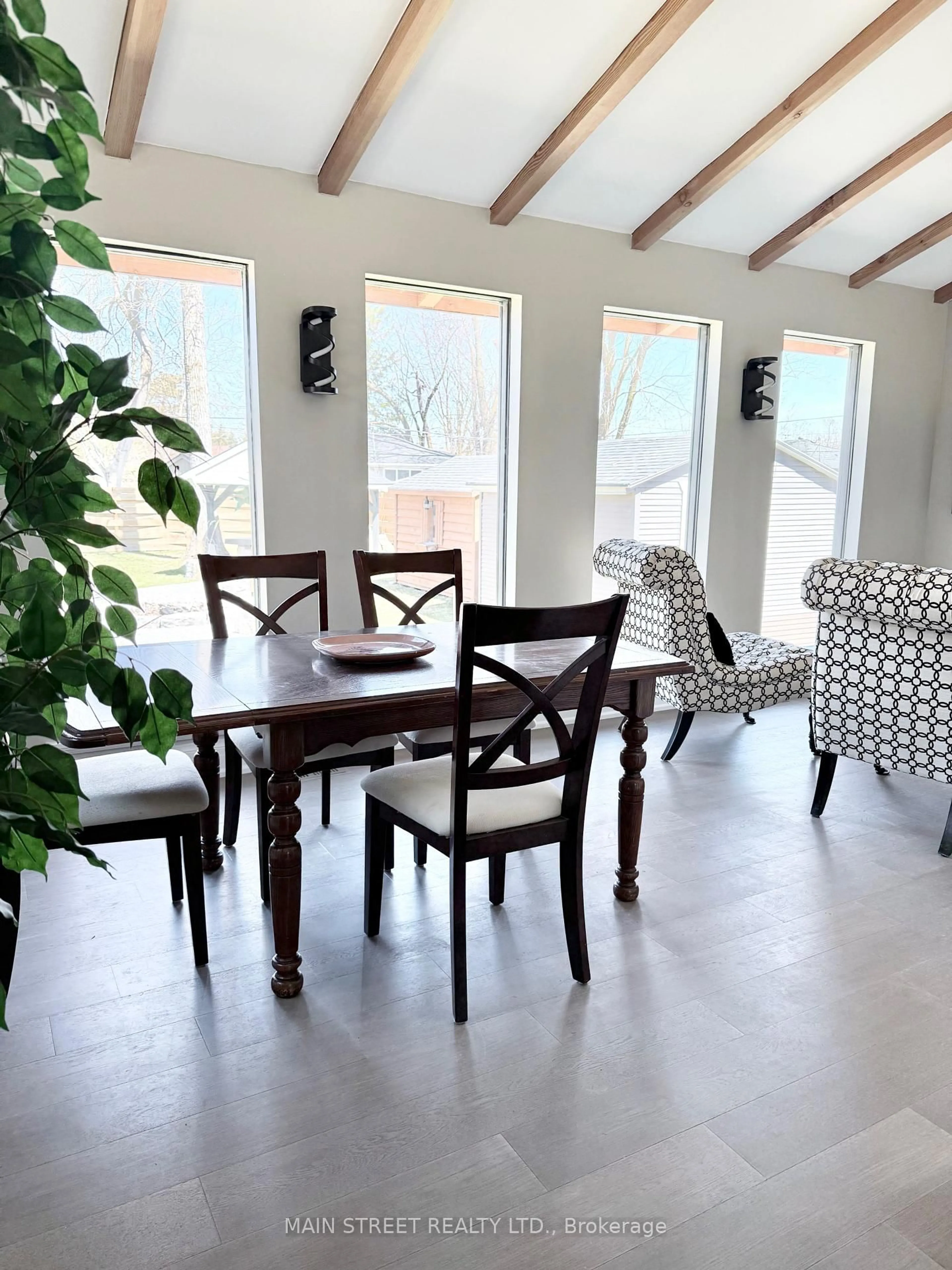 Dining room, wood/laminate floor for 350 Miami Dr, Georgina Ontario L4P 2Z7