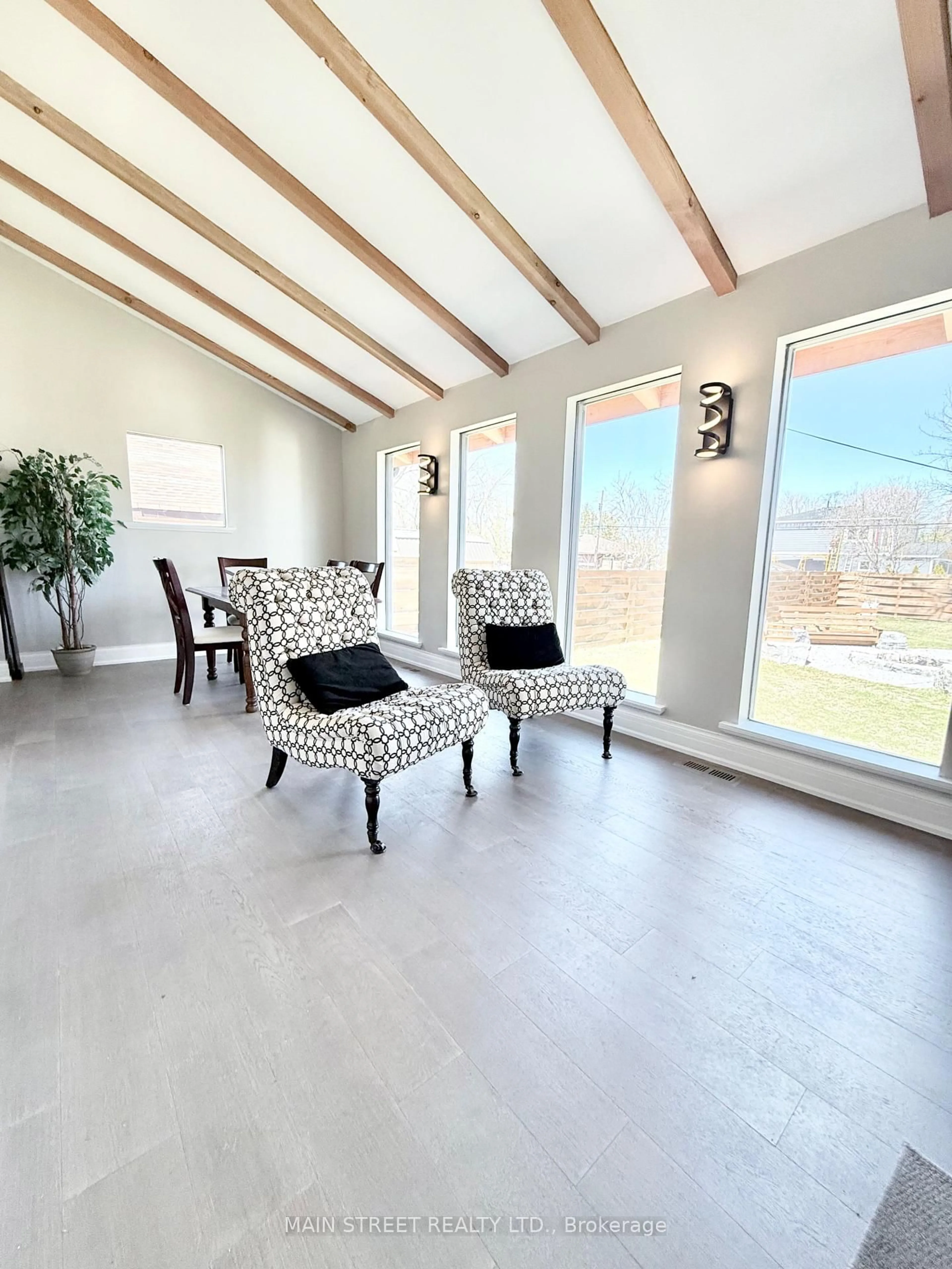 Living room with furniture, unknown for 350 Miami Dr, Georgina Ontario L4P 2Z7