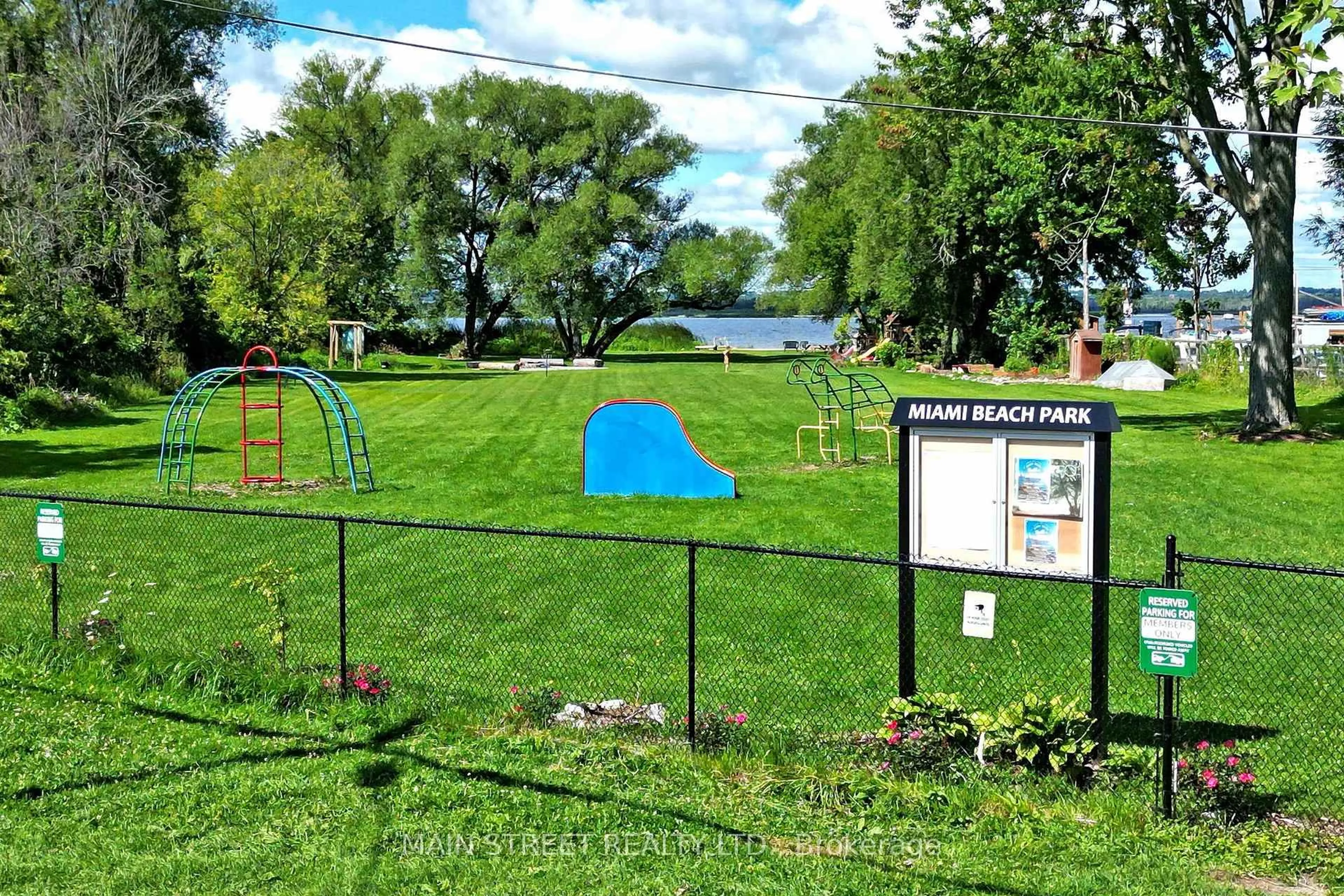Patio, water/lake/river/ocean view for 350 Miami Dr, Georgina Ontario L4P 2Z7