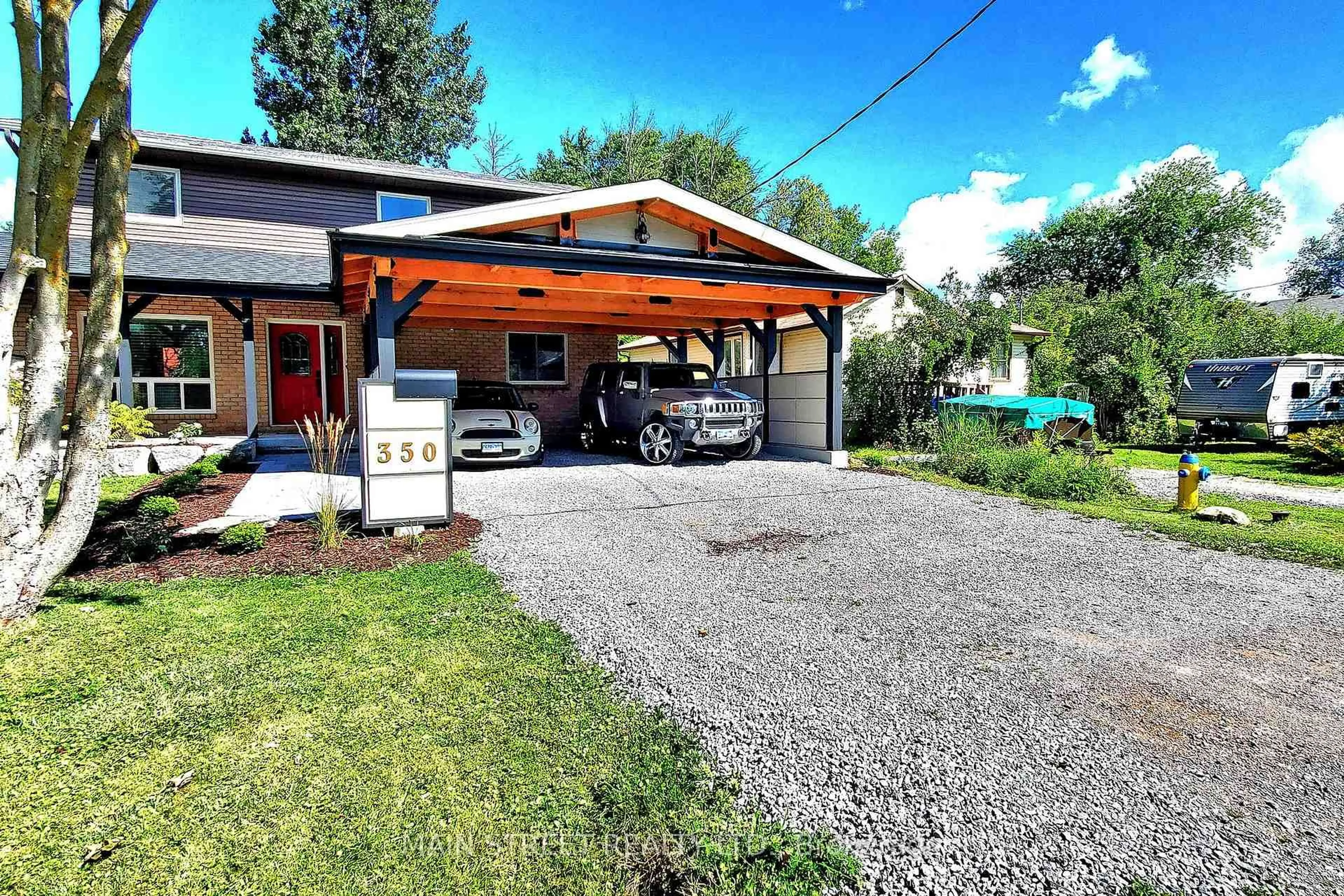 Indoor garage for 350 Miami Dr, Georgina Ontario L4P 2Z7