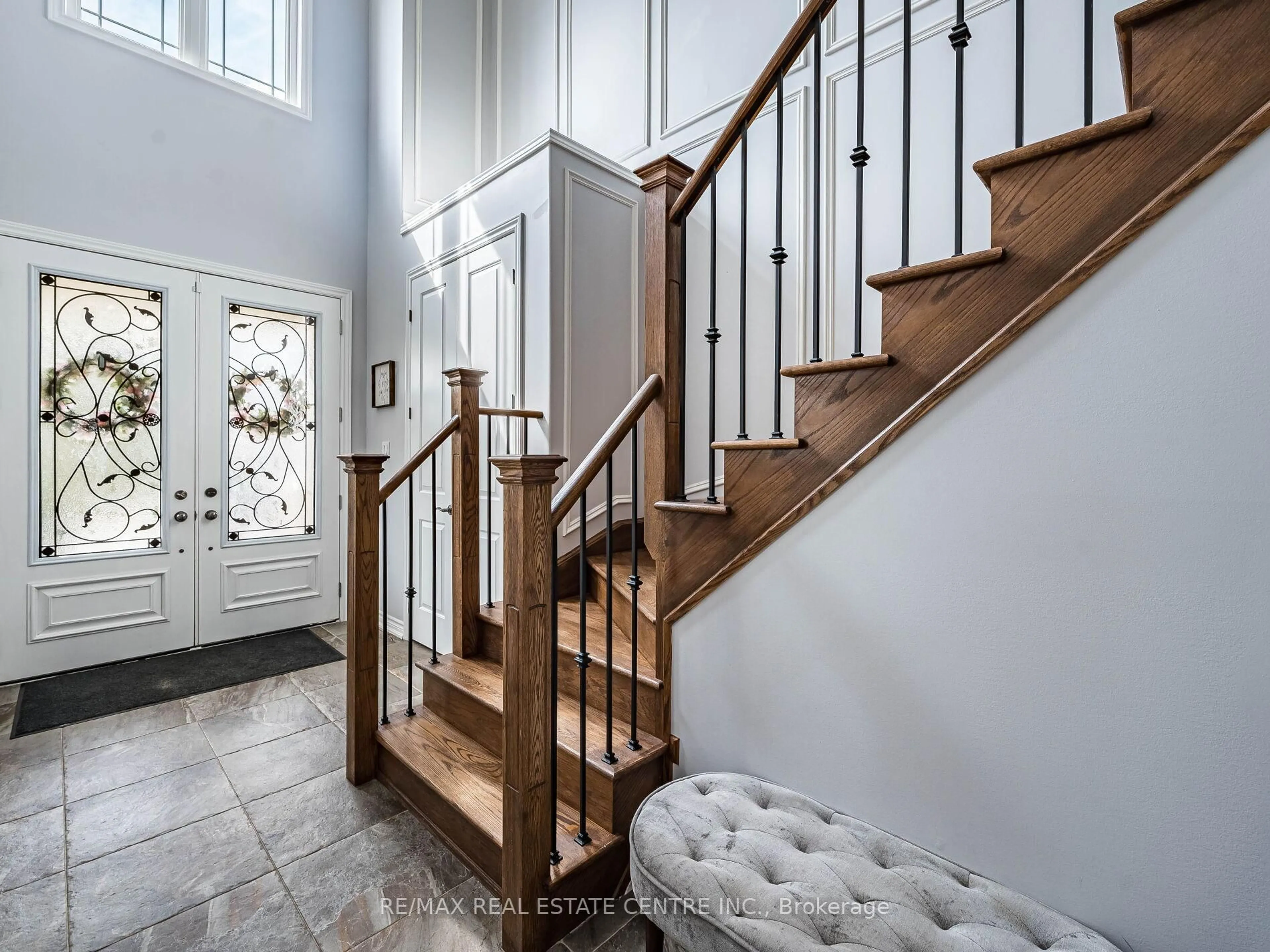 Stairs for 4 Morrison Ave, New Tecumseth Ontario L9R 0H4