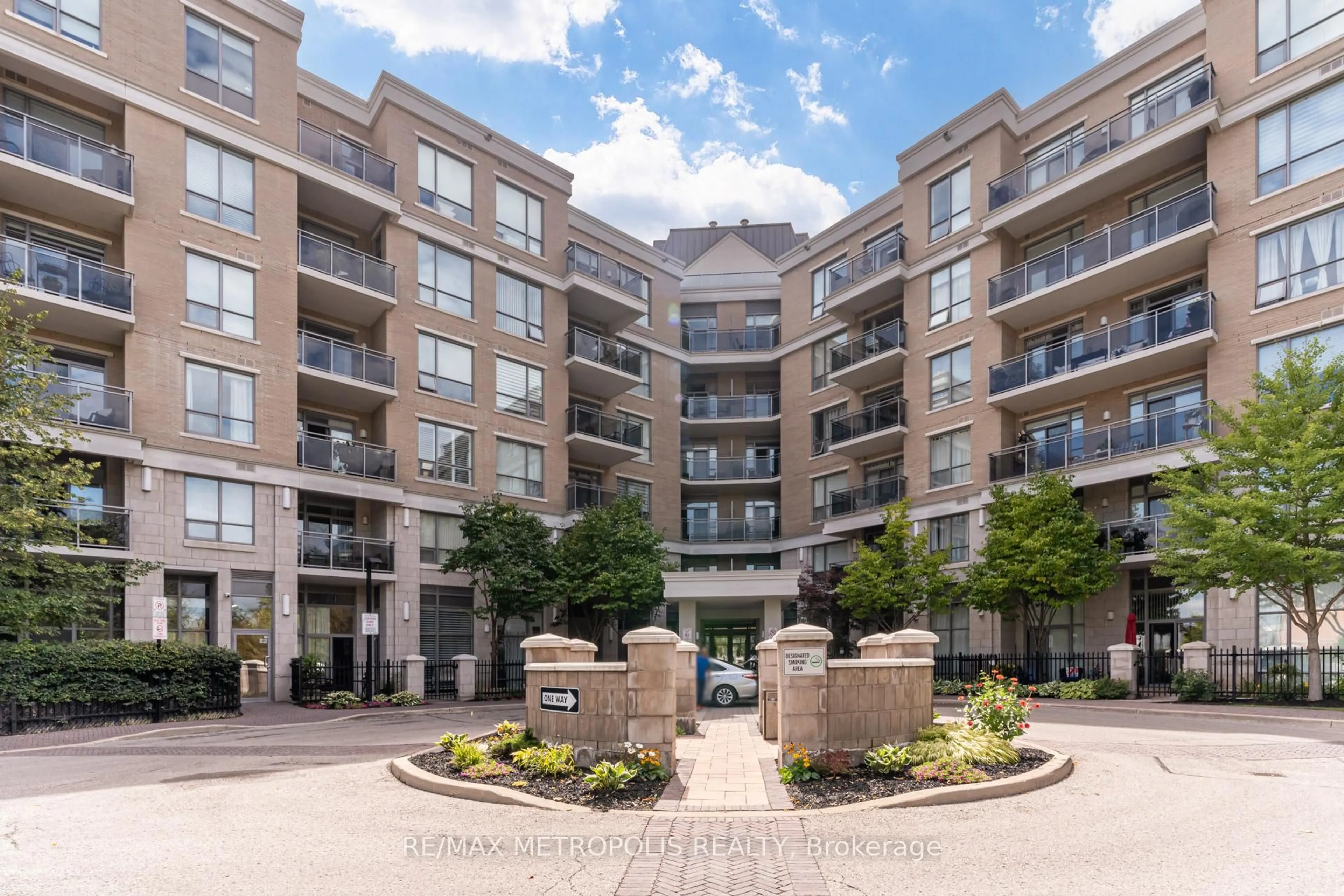 Unknown for 111 Civic Square Gate #416, Aurora Ontario L4G 0S6