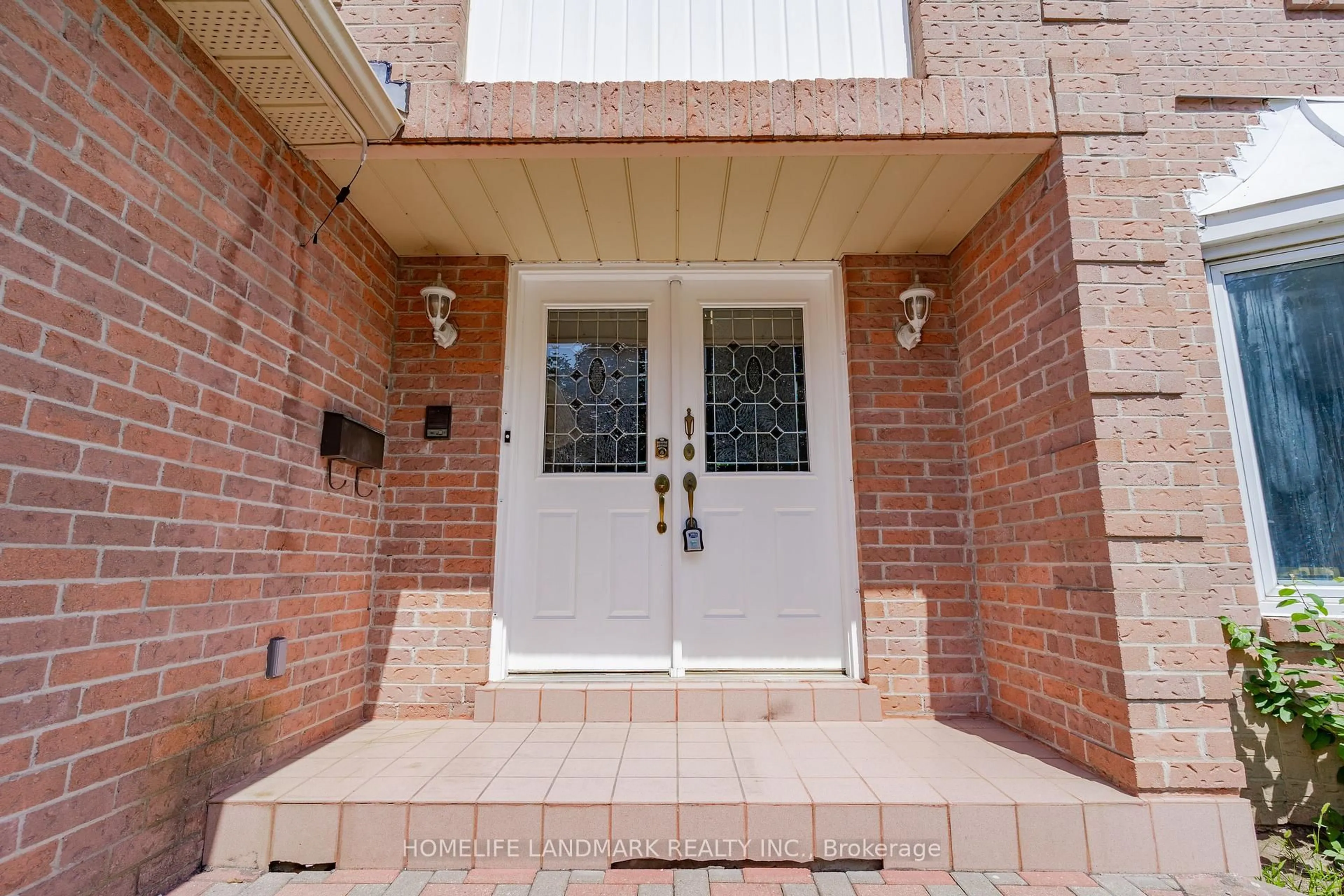 Indoor entryway for 33 John Stiver Cres, Markham Ontario L3R 9B1