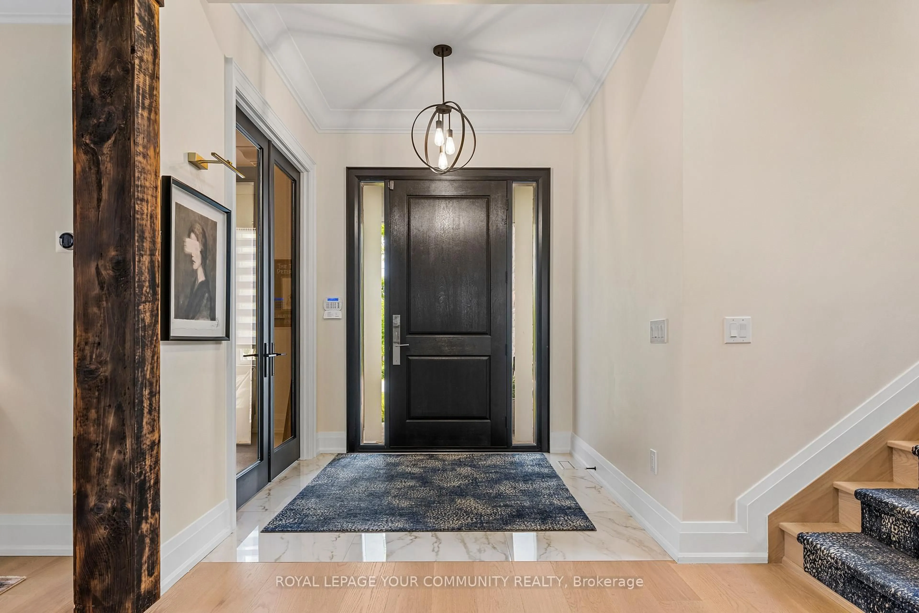 Indoor entryway for 6077 Hillsdale Dr, Whitchurch-Stouffville Ontario L4A 7X3