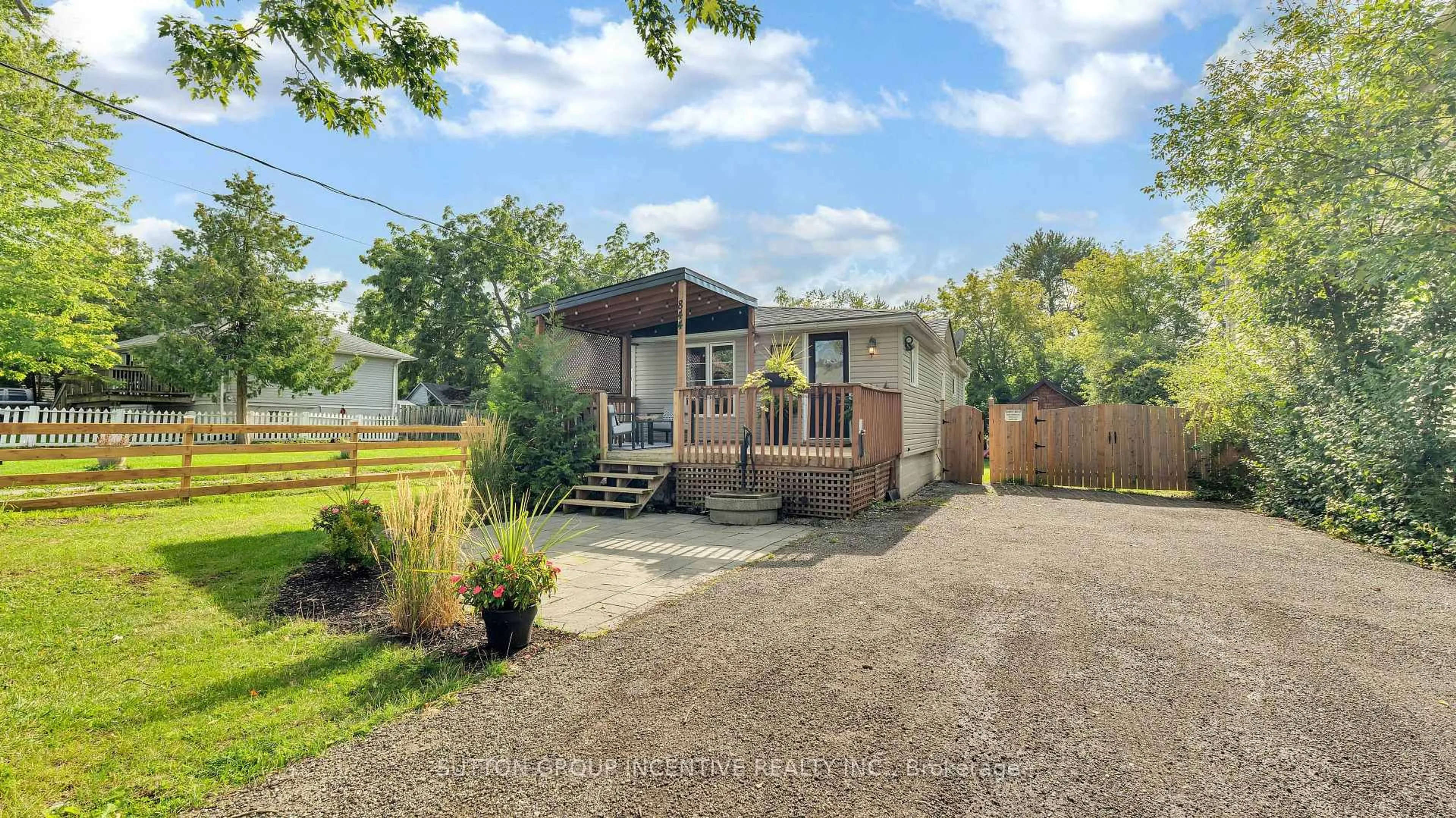 Unknown for 844 Trivetts Rd, Georgina Ontario L4P 3E9