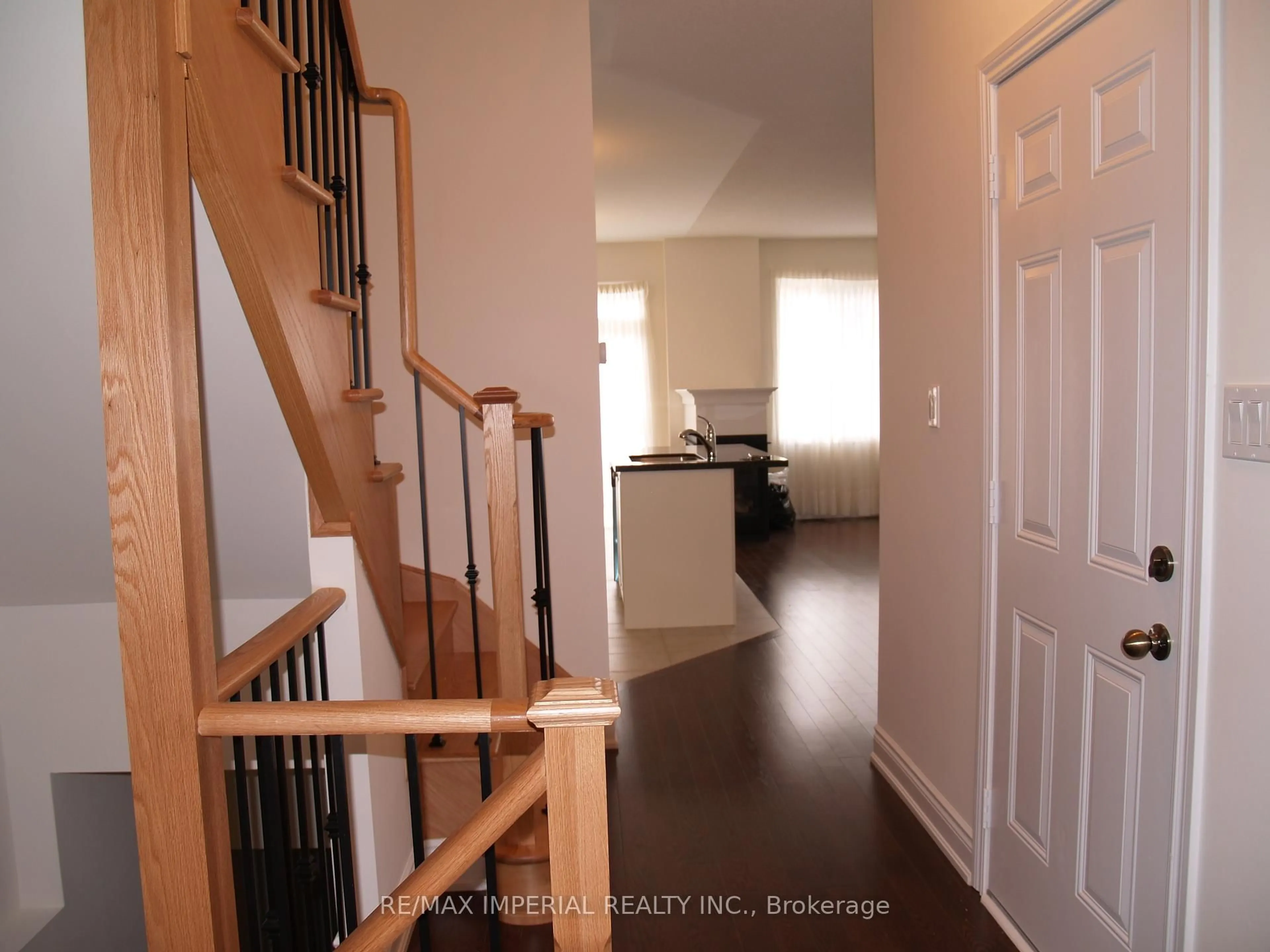 Indoor entryway for 43 Mazarine Lane, Richmond Hill Ontario L4S 0G2