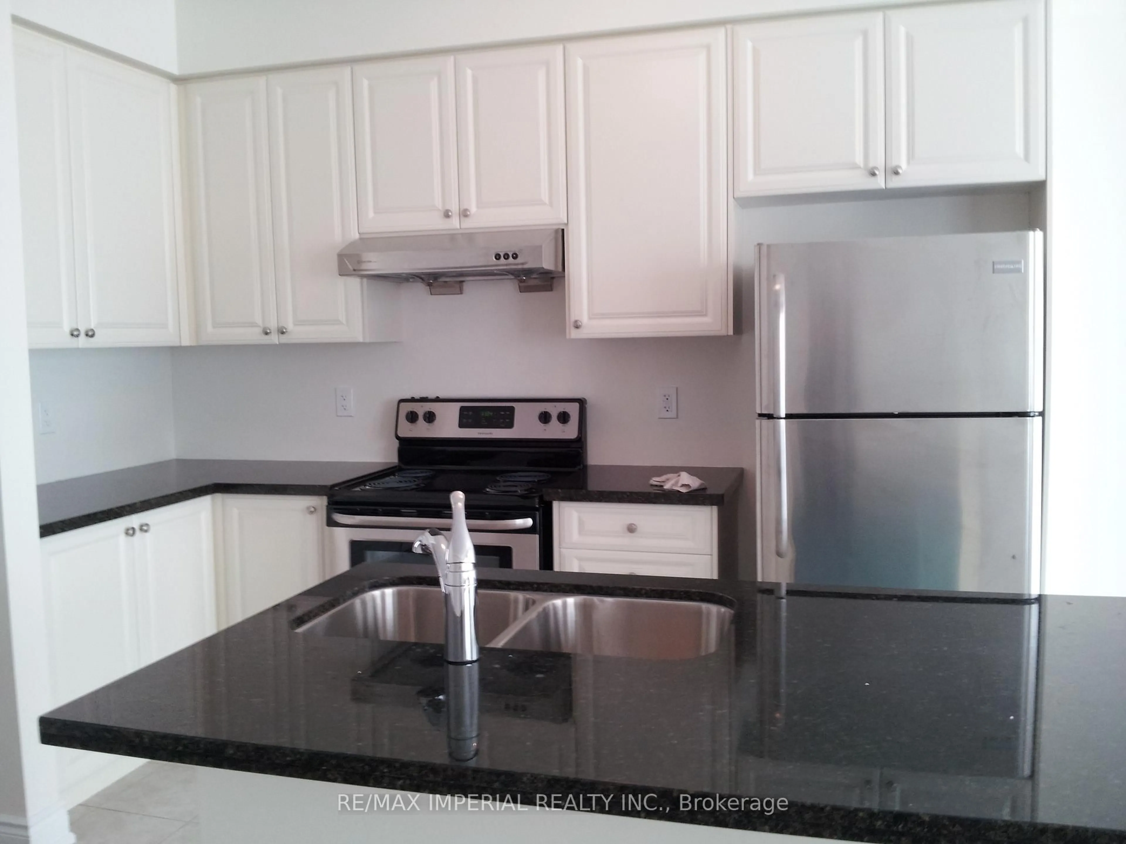 Standard kitchen, unknown for 43 Mazarine Lane, Richmond Hill Ontario L4S 0G2