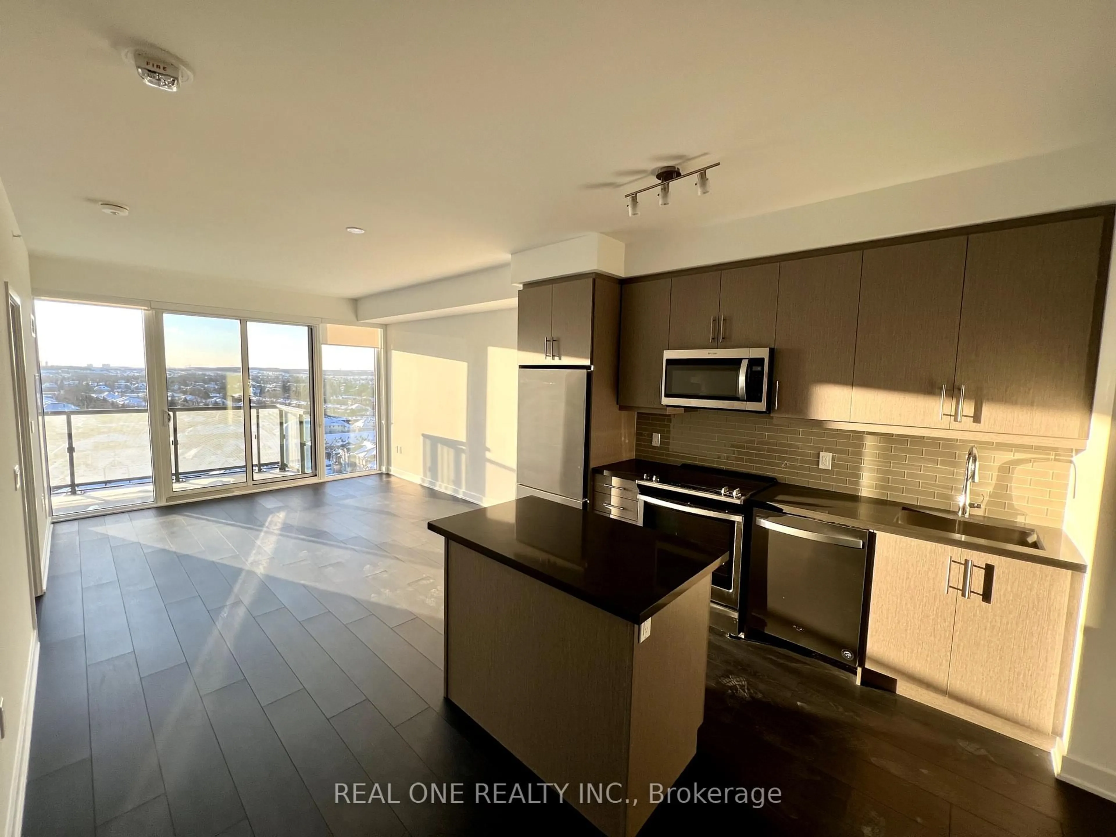 Open concept kitchen, unknown for 85 Oneida Cres #1215, Richmond Hill Ontario L4B 0A6