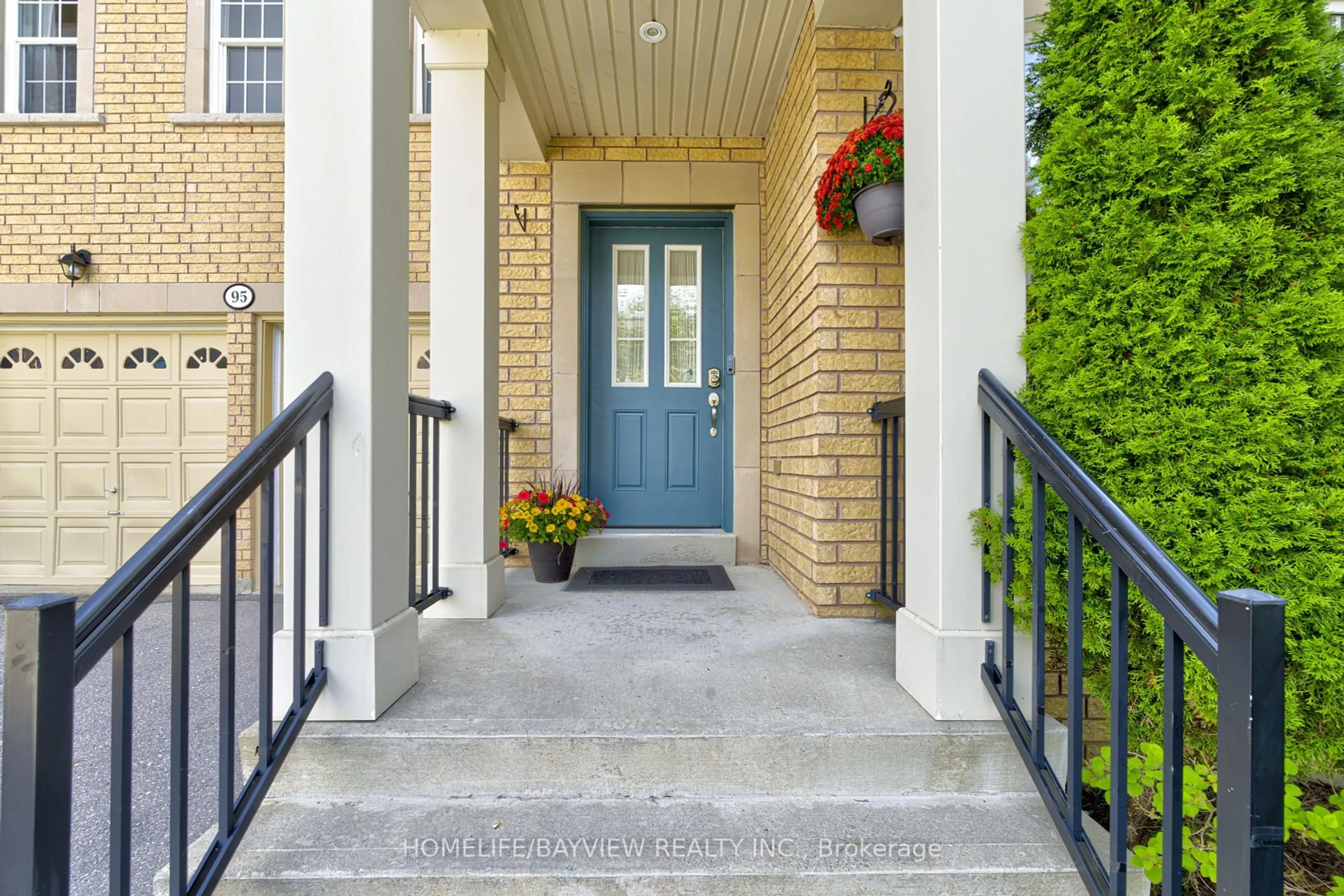 Indoor entryway for 95 Alpaca Dr, Richmond Hill Ontario L4E 0R1