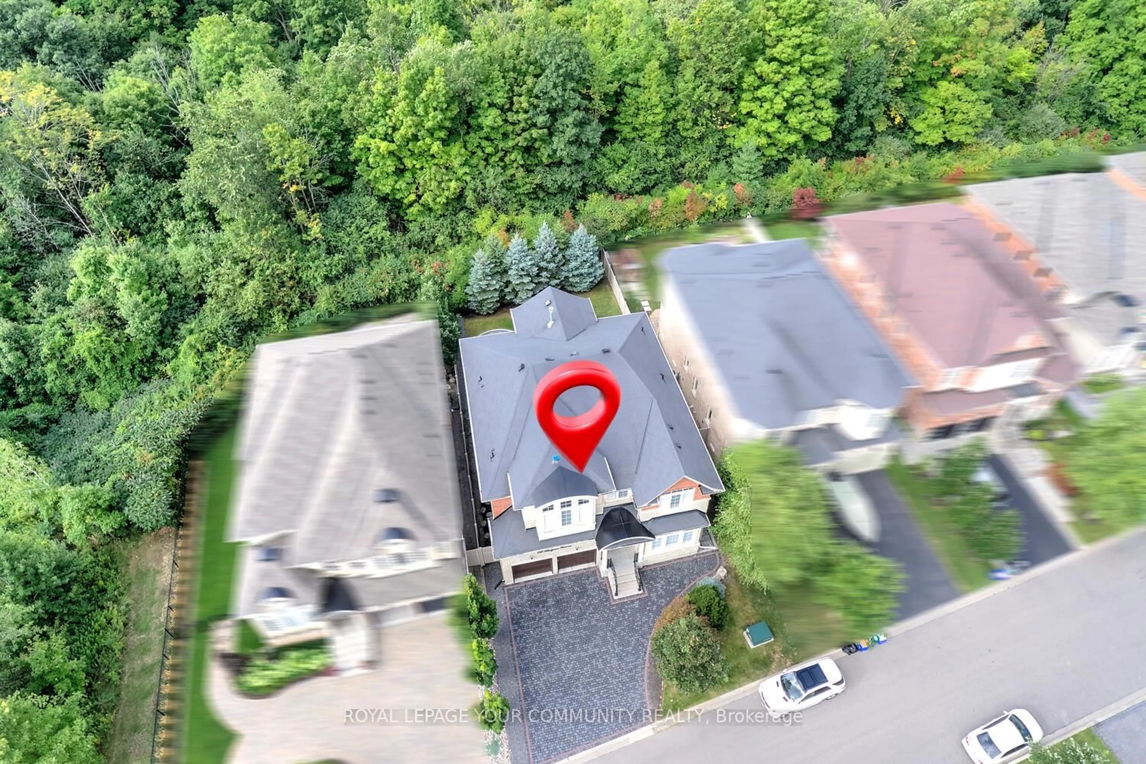 A pic from outside/outdoor area/front of a property/back of a property/a pic from drone, street for 92 Heintzman Cres, Vaughan Ontario L6A 4T1
