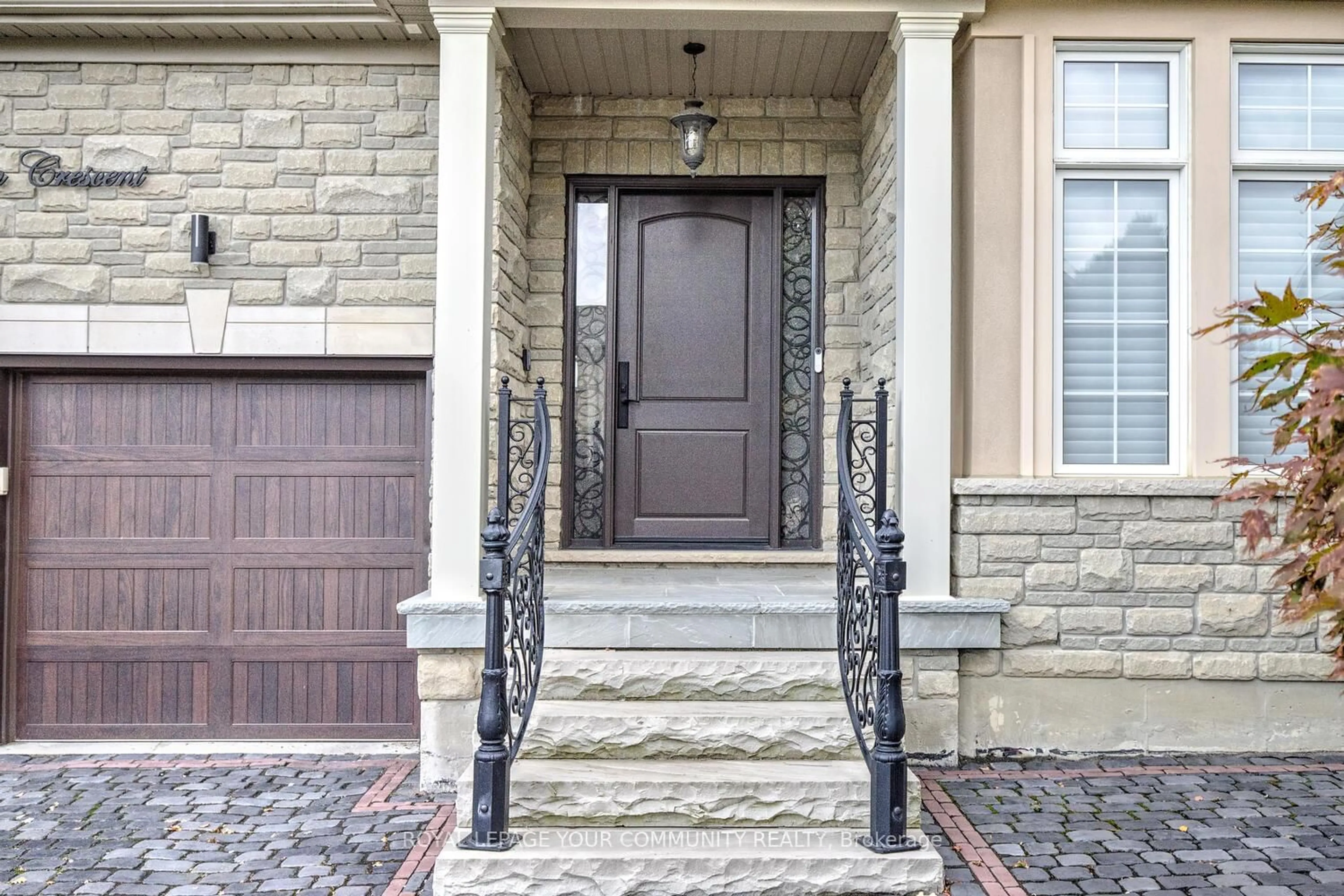Indoor entryway for 92 Heintzman Cres, Vaughan Ontario L6A 4T1
