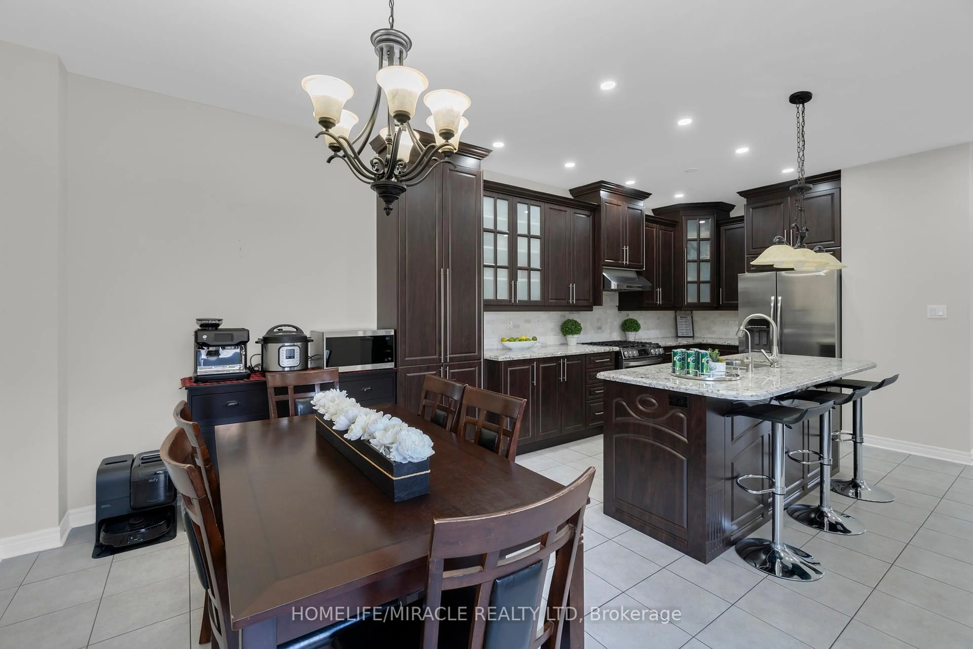 Open concept kitchen, ceramic/tile floor for 129 Vipond Way, Bradford West Gwillimbury Ontario L3Z 0G7