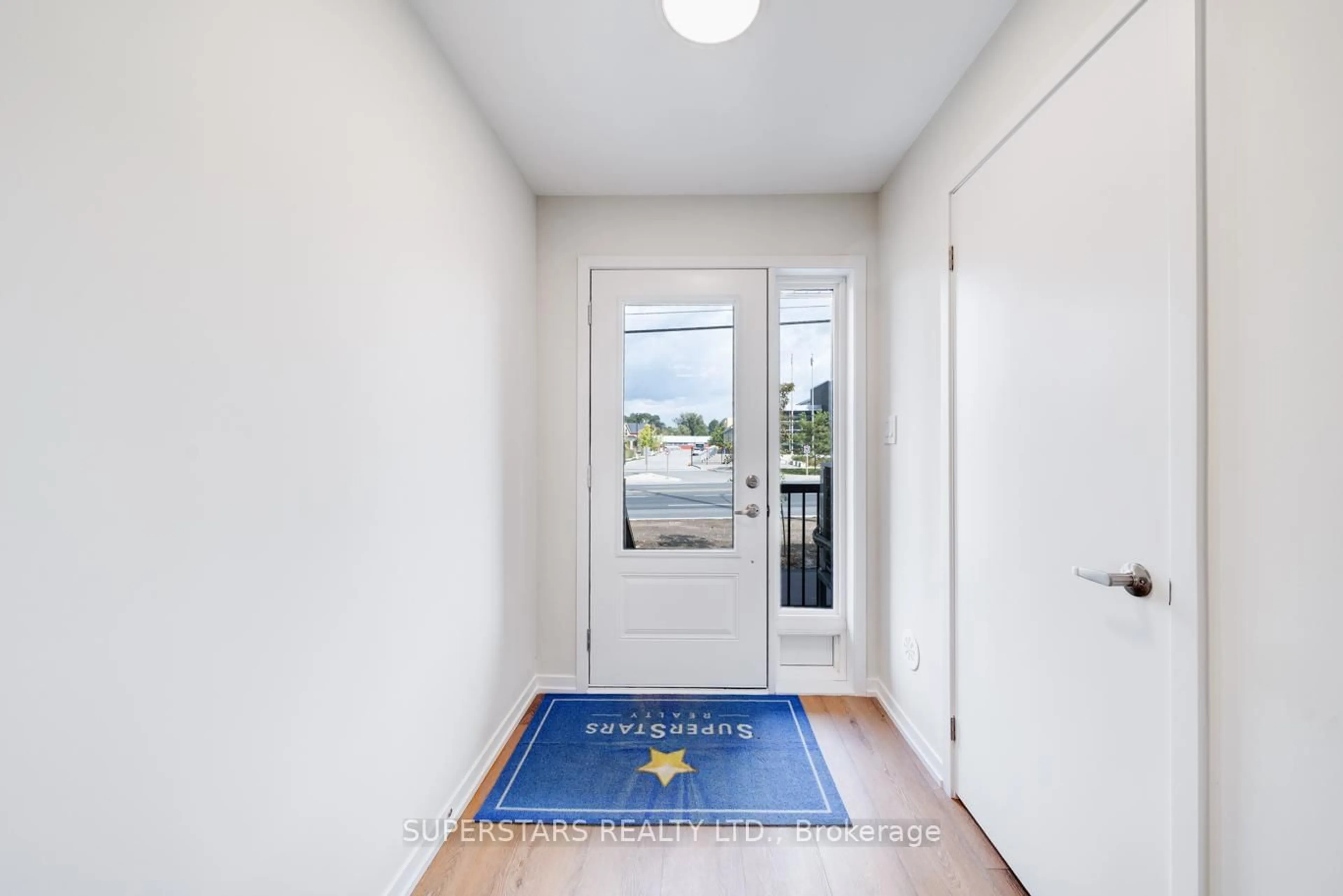 Indoor entryway for 94 Matawin Lane, Richmond Hill Ontario L4B 0H7