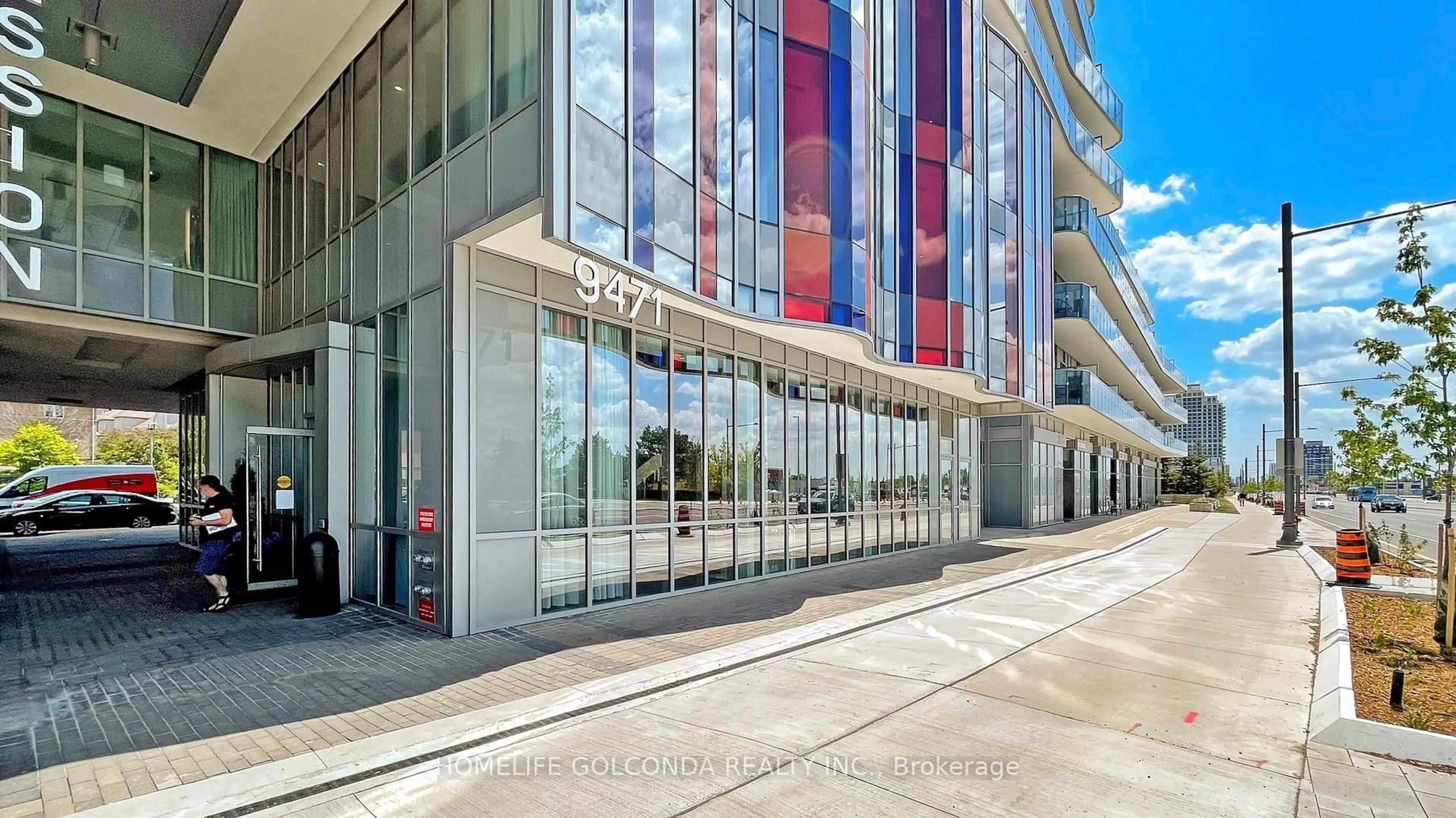 Indoor foyer for 9471 Yonge St #334, Richmond Hill Ontario L4C 1V4