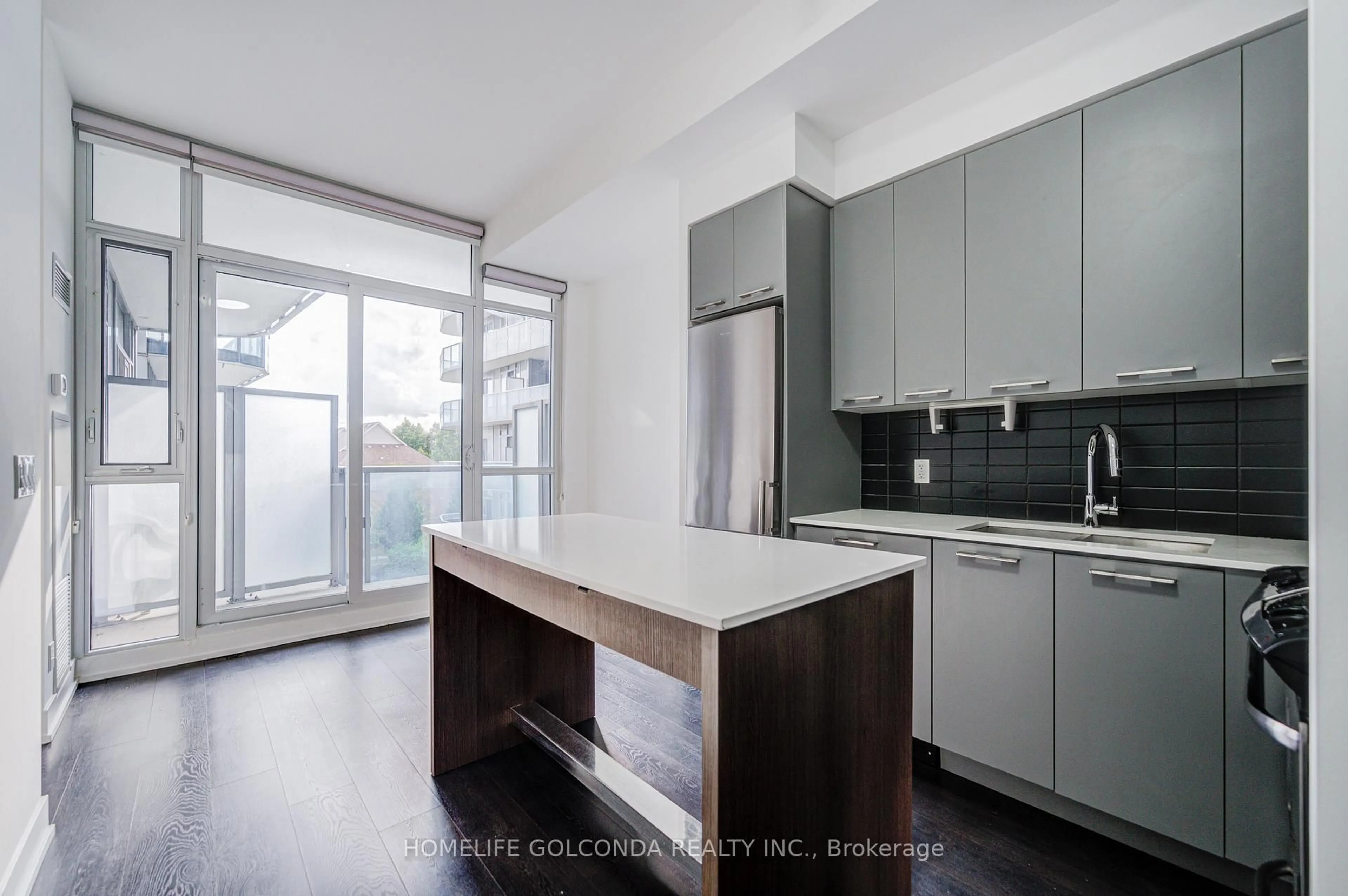 Unknown for 9471 Yonge St #334, Richmond Hill Ontario L4C 1V4
