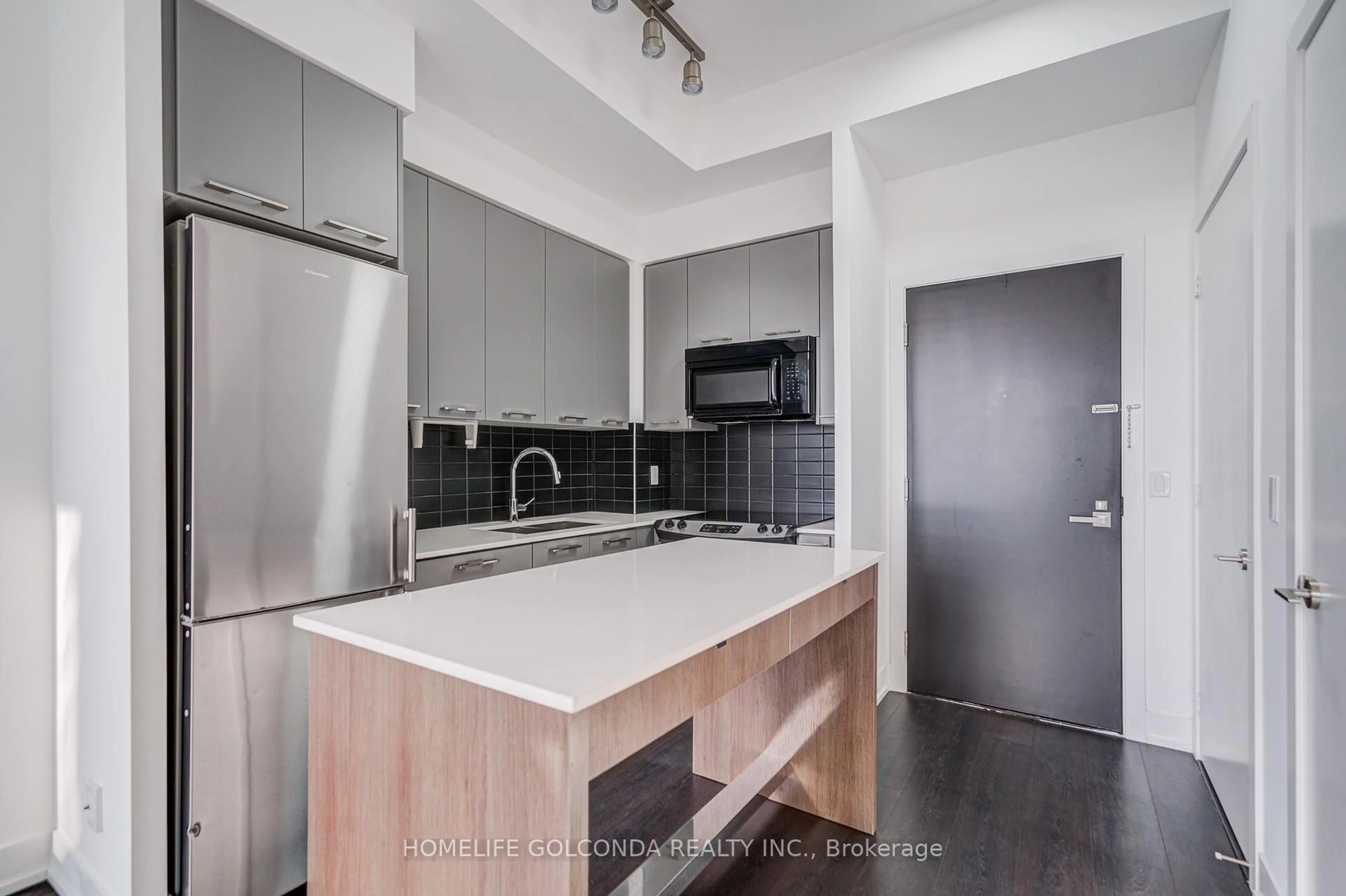 Standard kitchen, unknown for 9471 Yonge St #334, Richmond Hill Ontario L4C 1V4