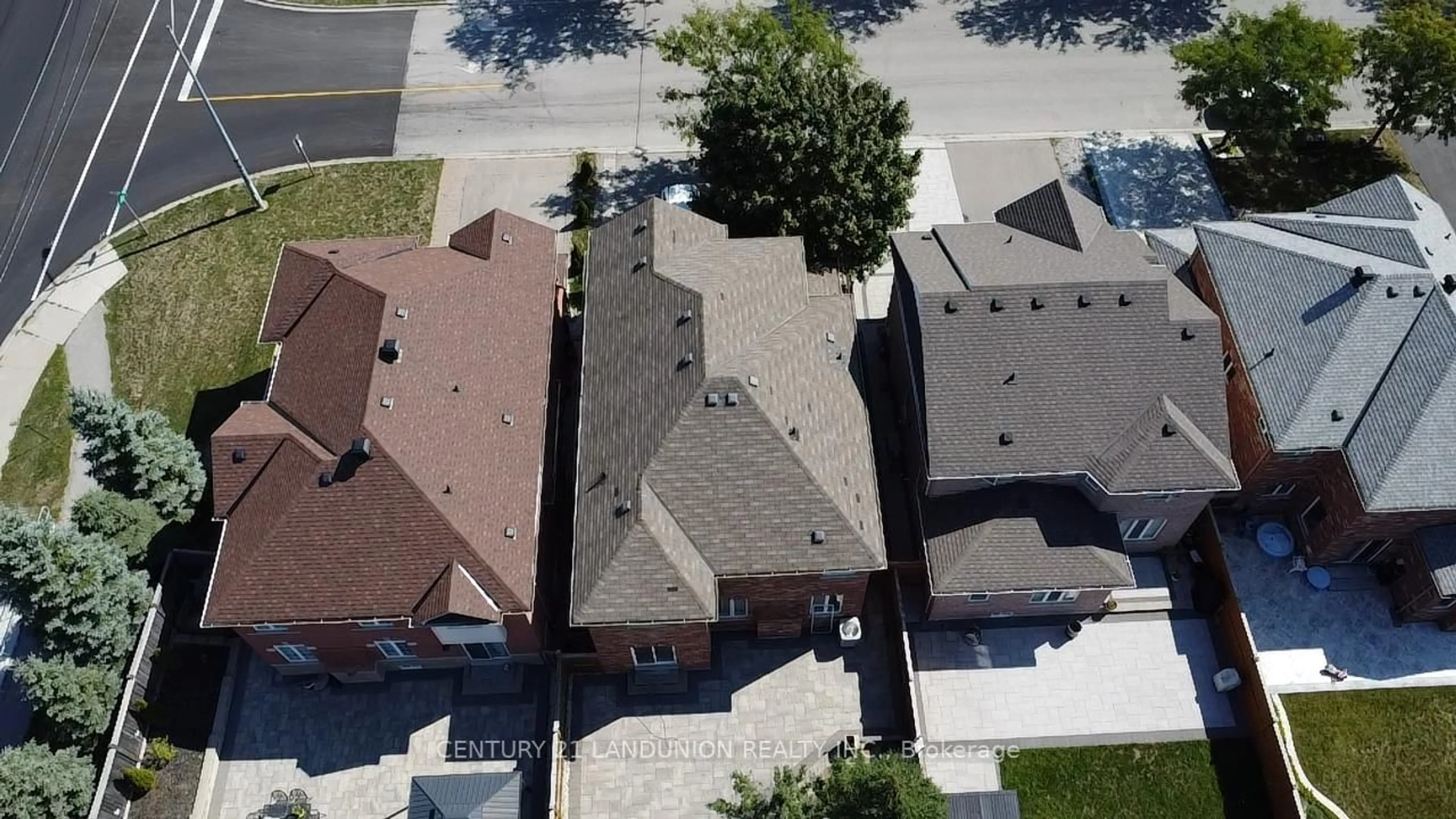 A pic from outside/outdoor area/front of a property/back of a property/a pic from drone, street for 58 Stricker Ave, Markham Ontario L6E 1N6