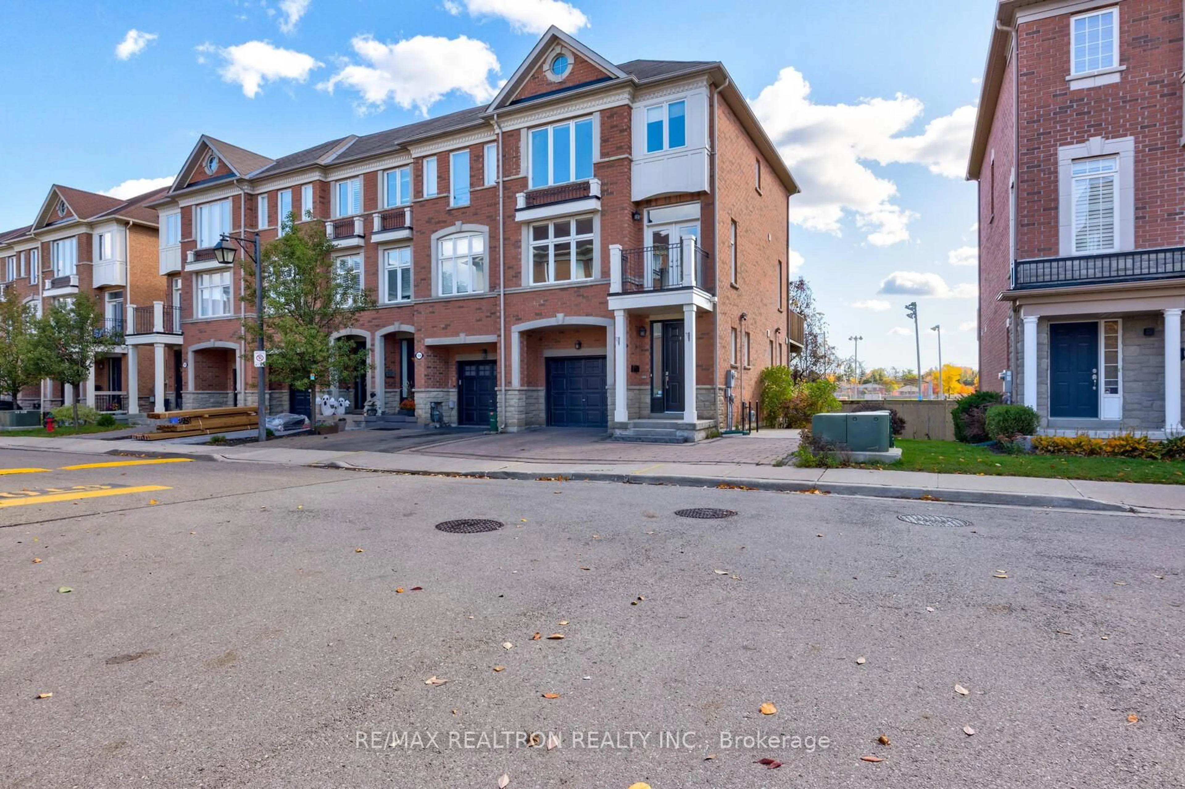 A pic from outside/outdoor area/front of a property/back of a property/a pic from drone, street for 136 Vittorio De Luca Dr, Vaughan Ontario L4L 0A8