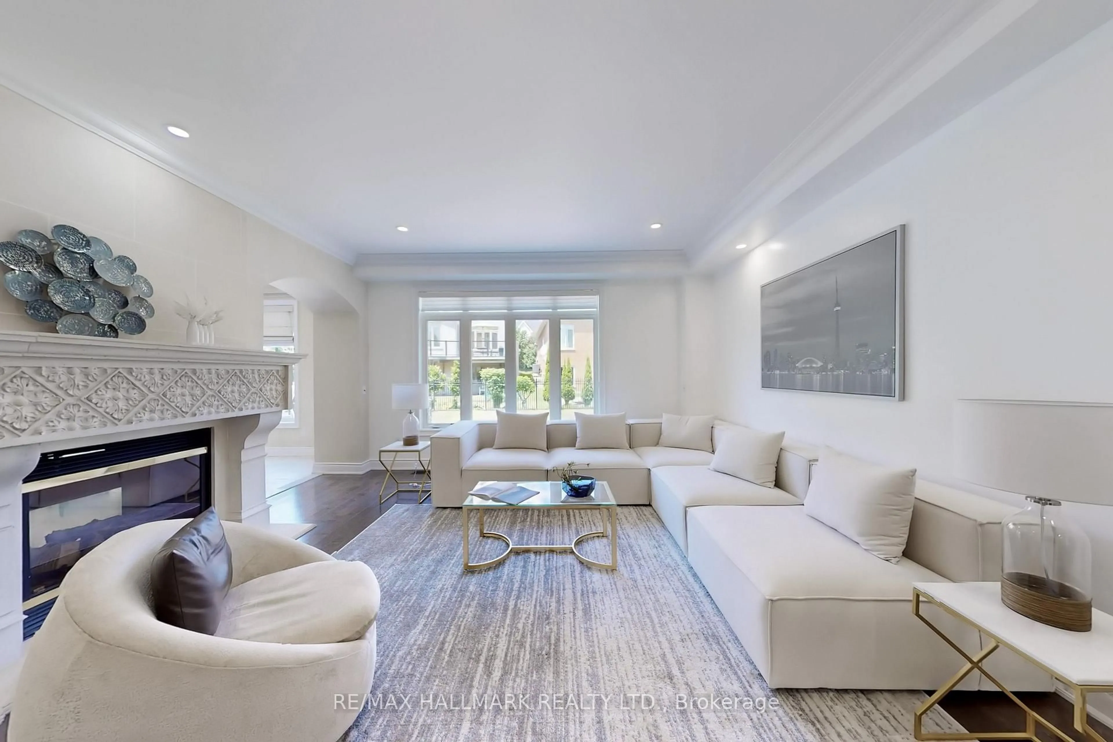 Living room with furniture, unknown for 420 Paradelle Dr, Richmond Hill Ontario L4E 4R9
