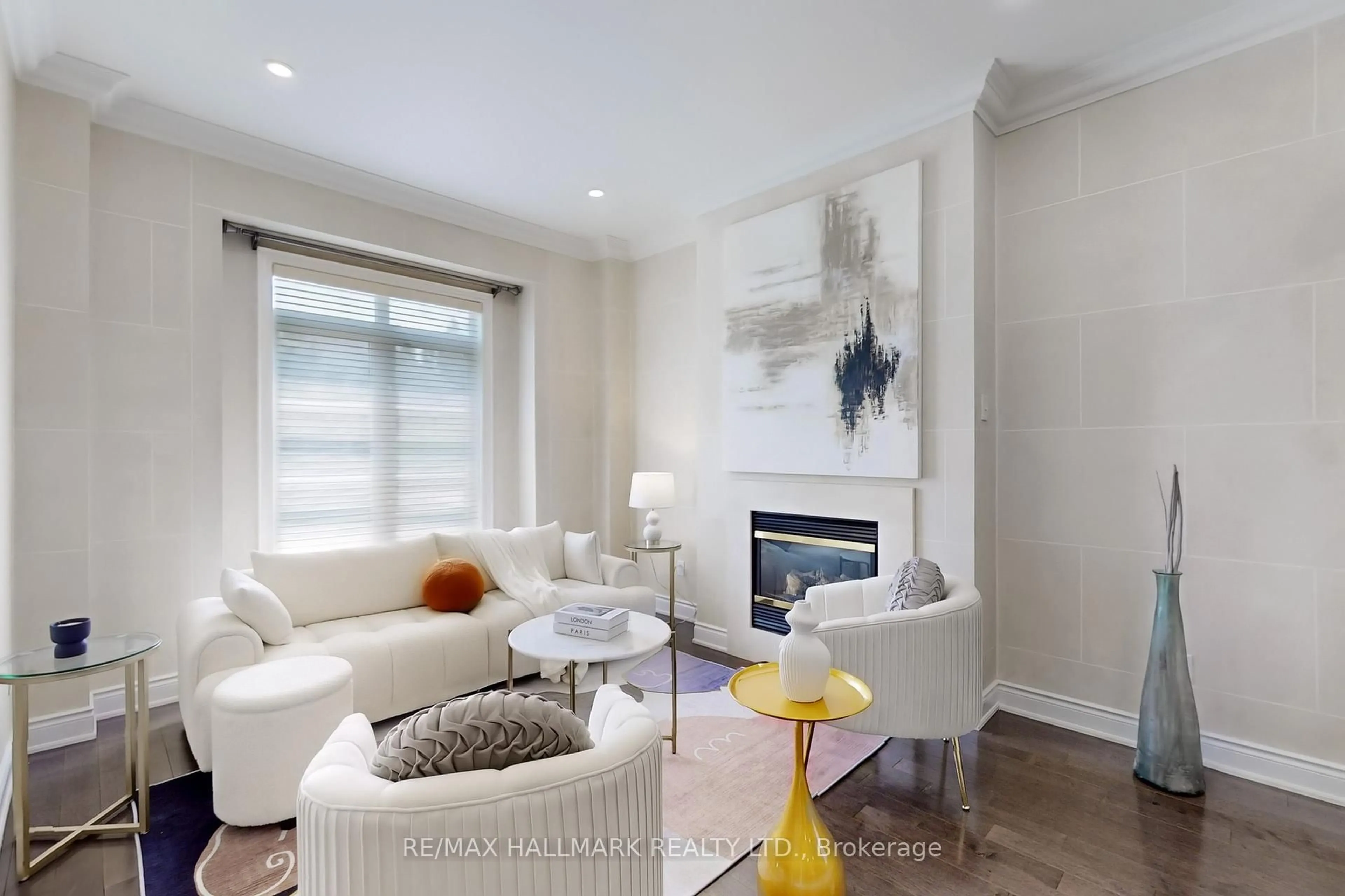 Living room with furniture, unknown for 420 Paradelle Dr, Richmond Hill Ontario L4E 4R9