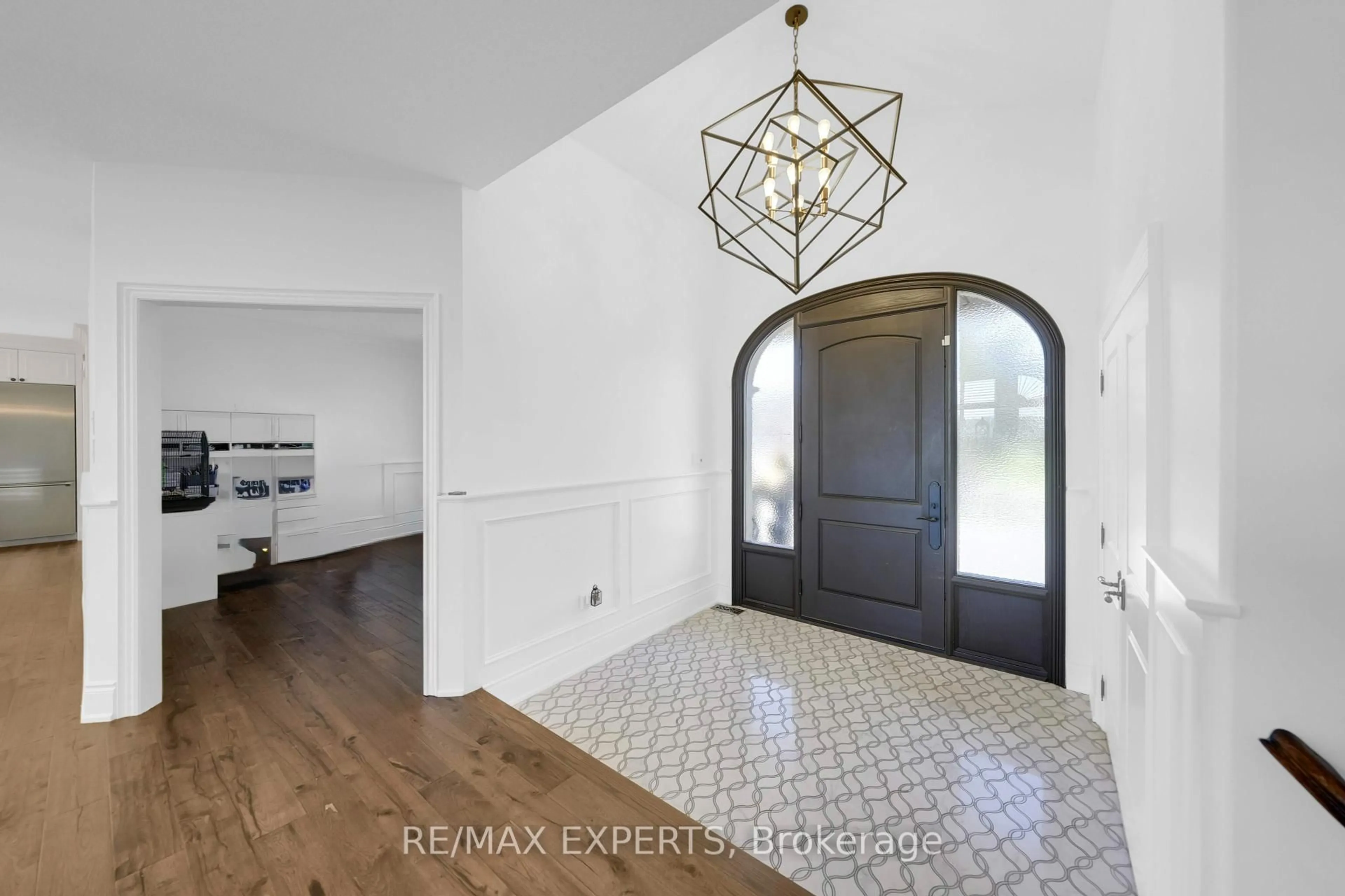 Indoor entryway for 105 Kilkenny Tr, Bradford West Gwillimbury Ontario L3Z 3C5