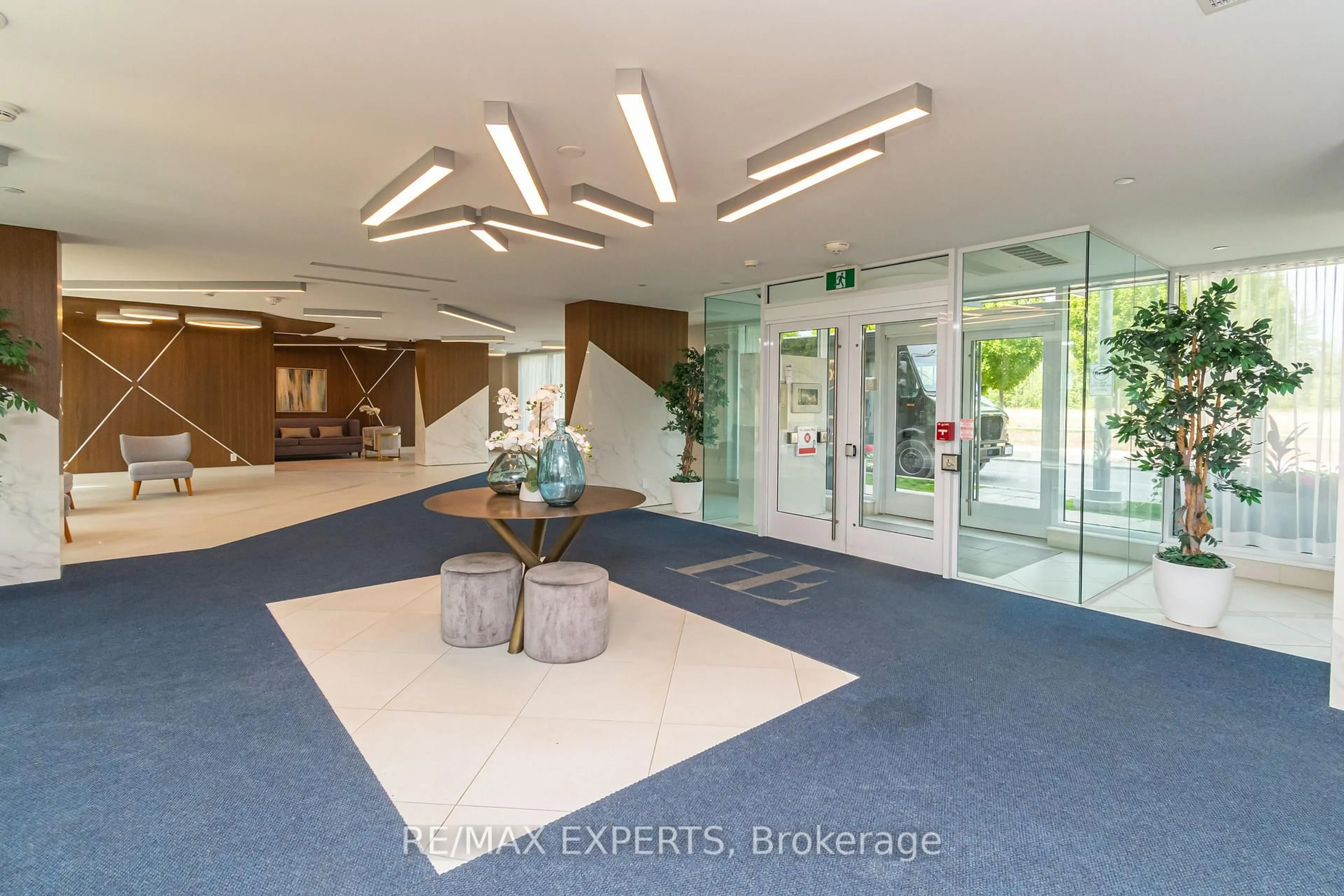 Indoor foyer for 301 Sea Ray Ave #C315, Innisfil Ontario L9S 0L8