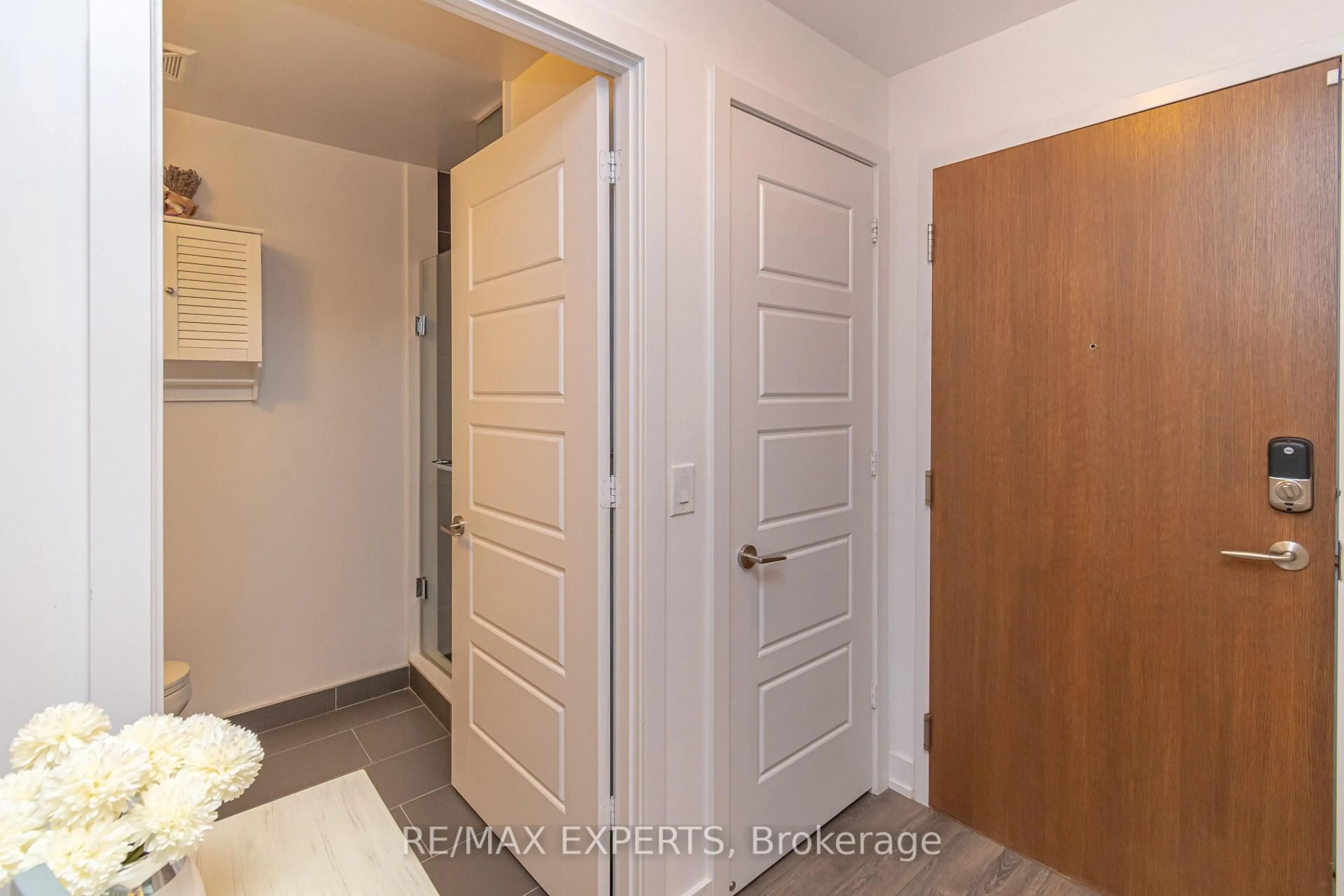 Indoor entryway for 301 Sea Ray Ave #C315, Innisfil Ontario L9S 0L8