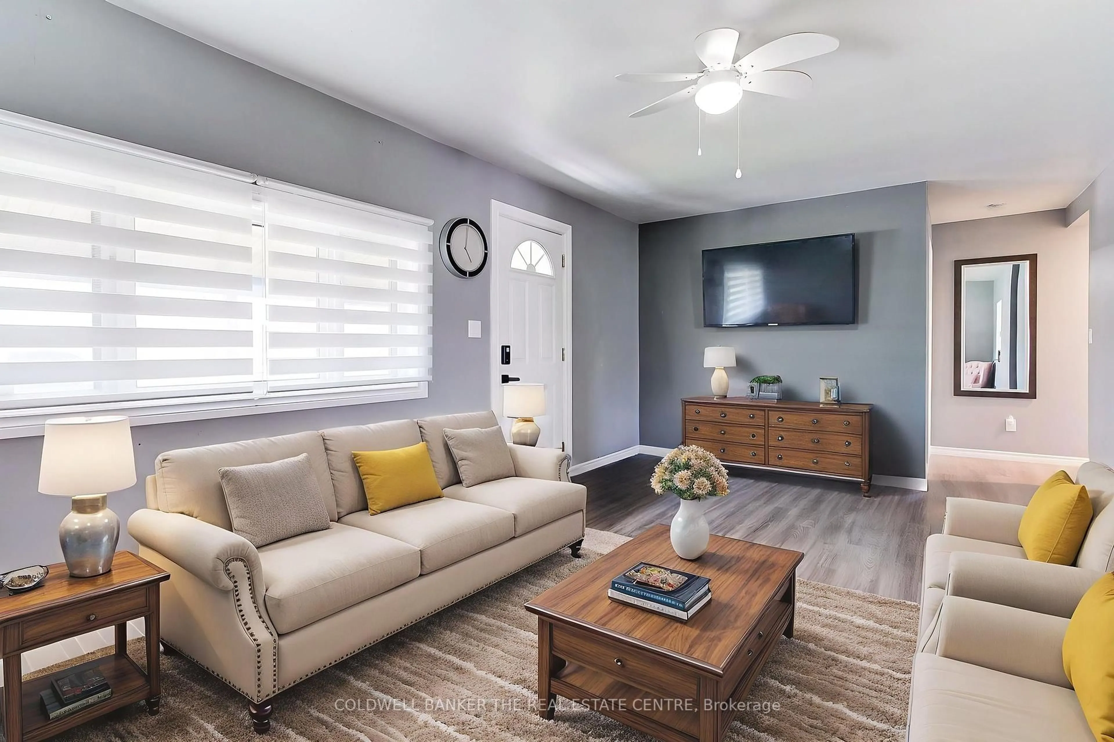 Living room with furniture, unknown for 26162 Highway 48 Rd, Georgina Ontario L0E 1R0