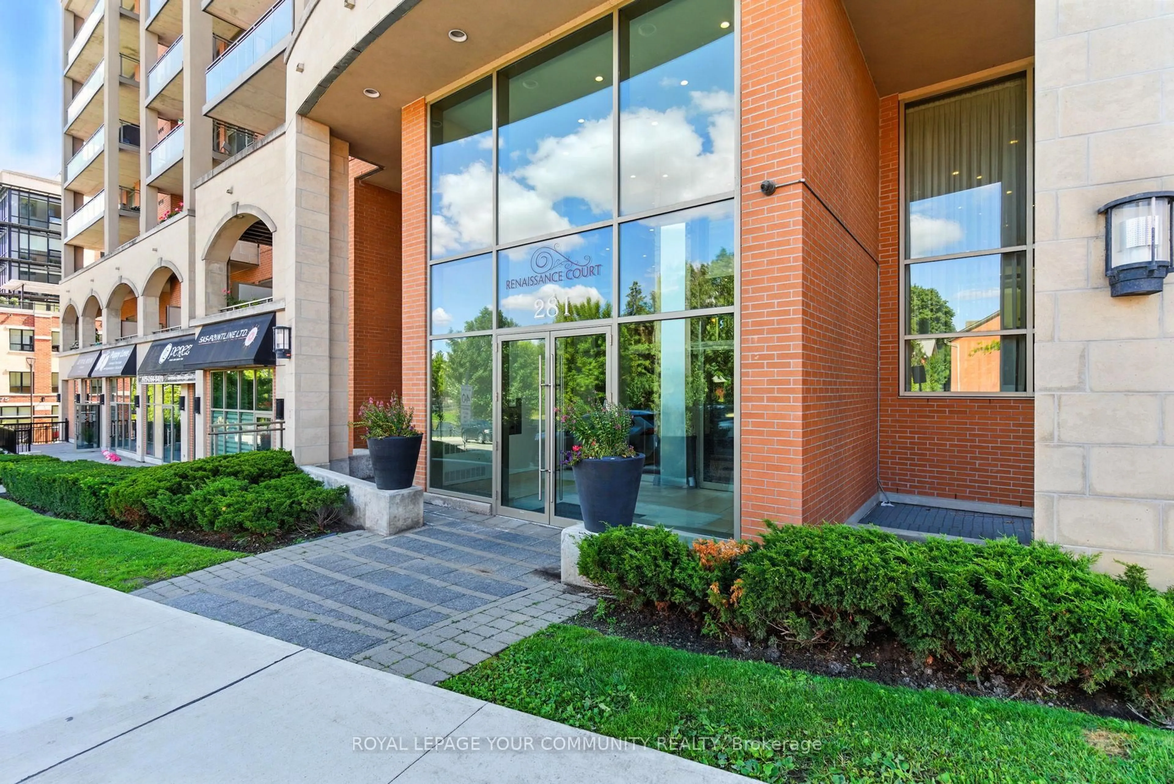 Indoor foyer for 281 Woodbridge Ave #540, Vaughan Ontario L4L 0C6