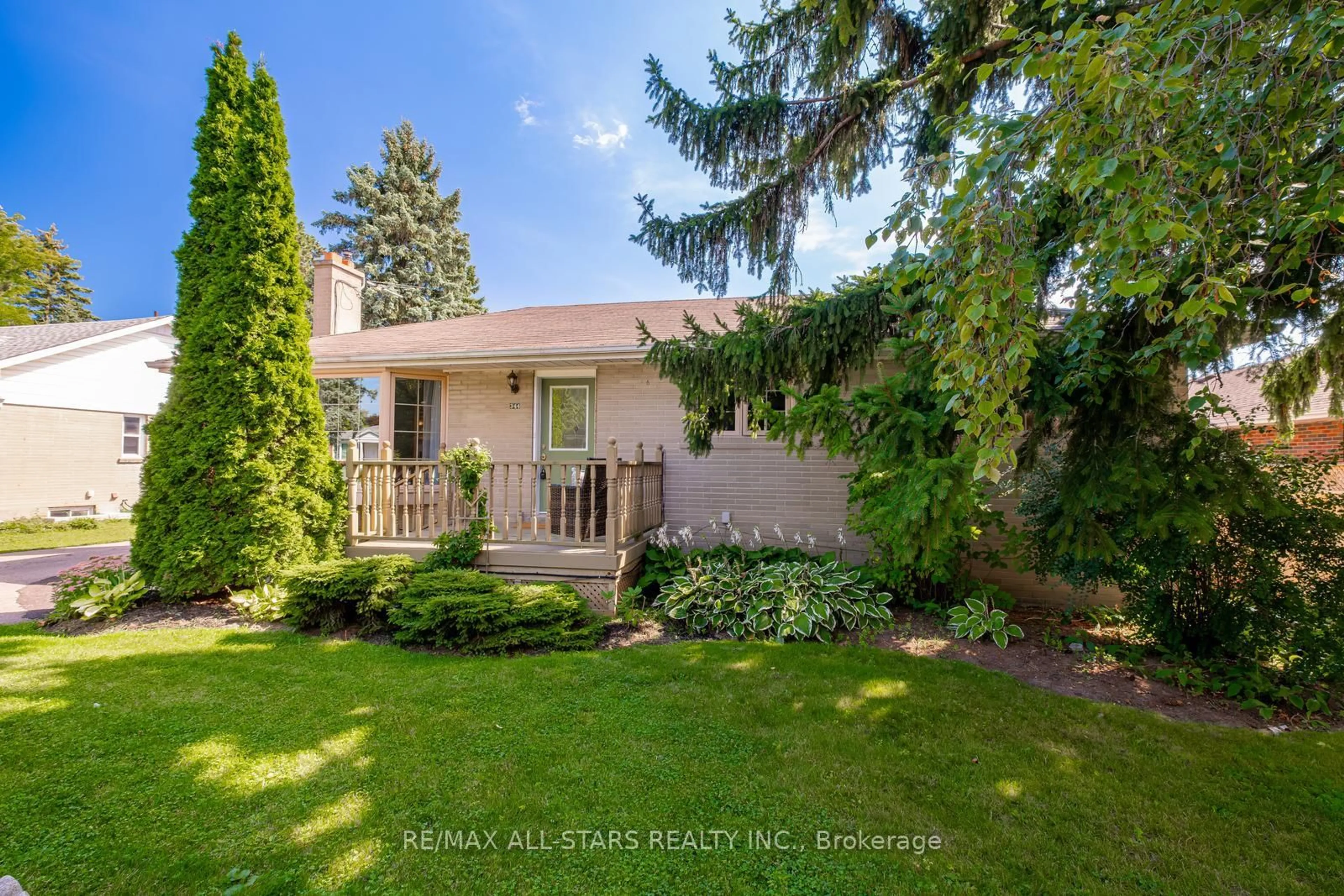 A pic from outside/outdoor area/front of a property/back of a property/a pic from drone, street for 344 Rupert Ave, Whitchurch-Stouffville Ontario L4A 1C9